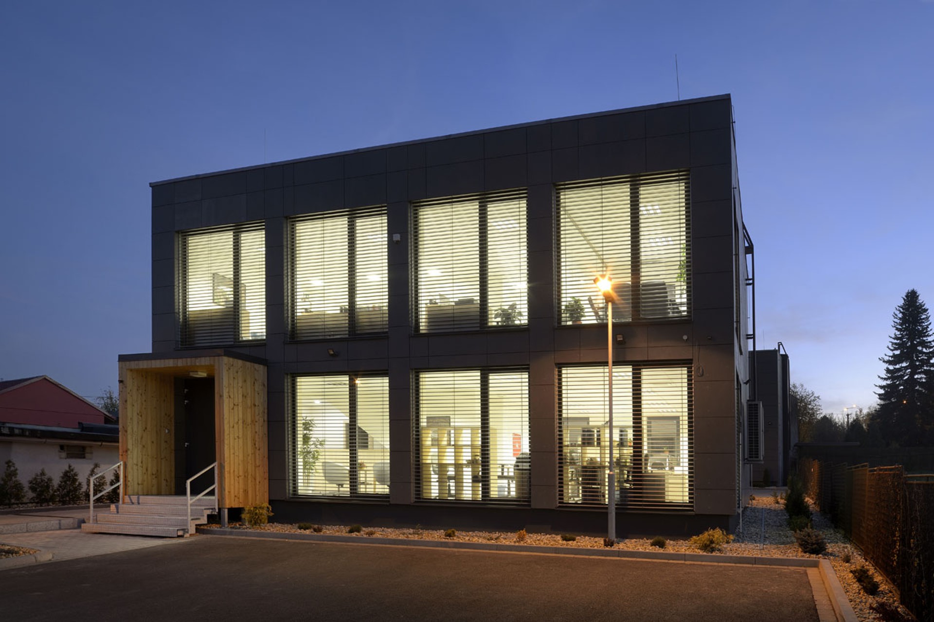 SKLO & KOV - STAVBA foto 1