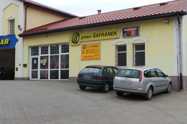 Pneu Šafránek