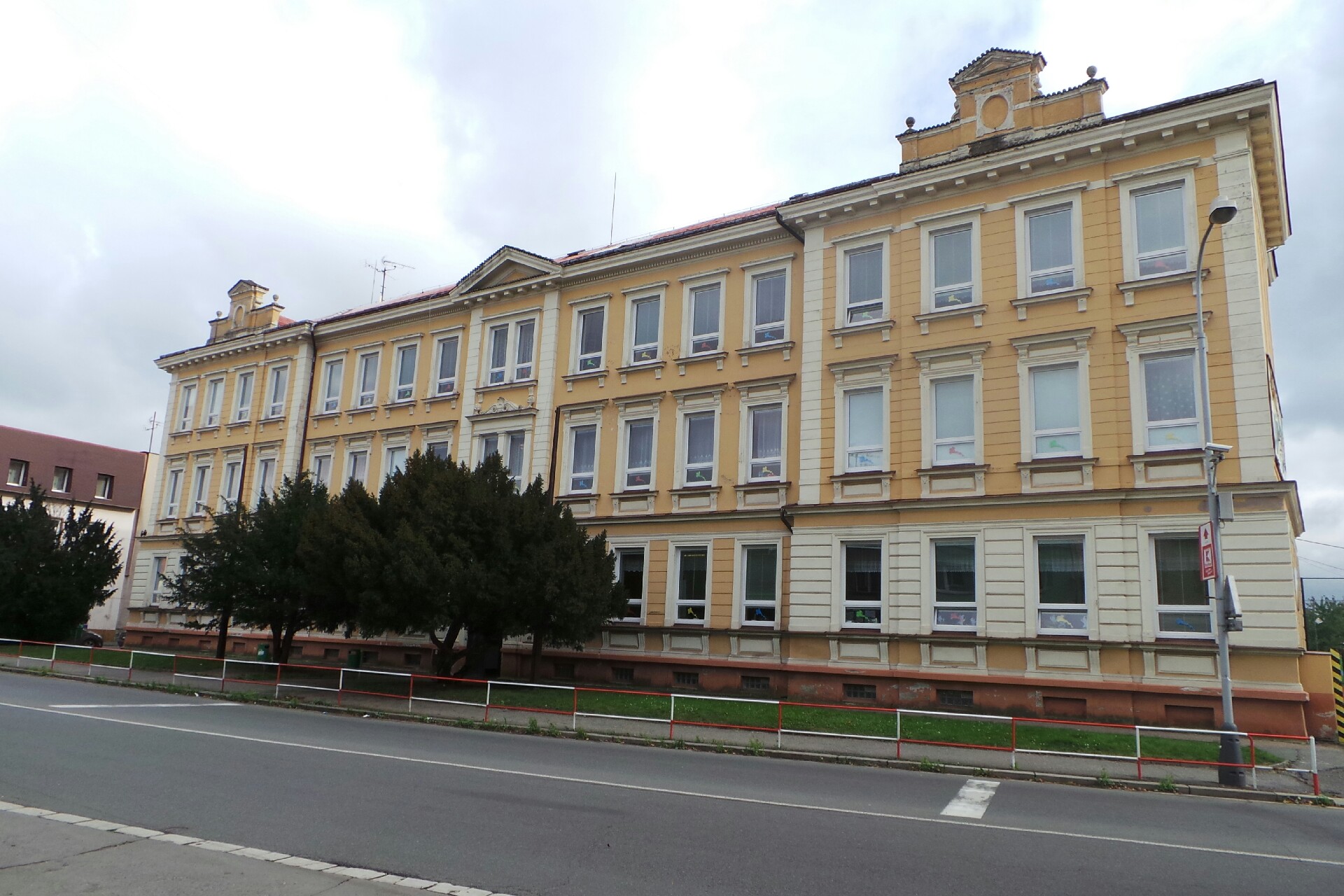 ZŠ Kolín-Sendražice, Hlavní 210