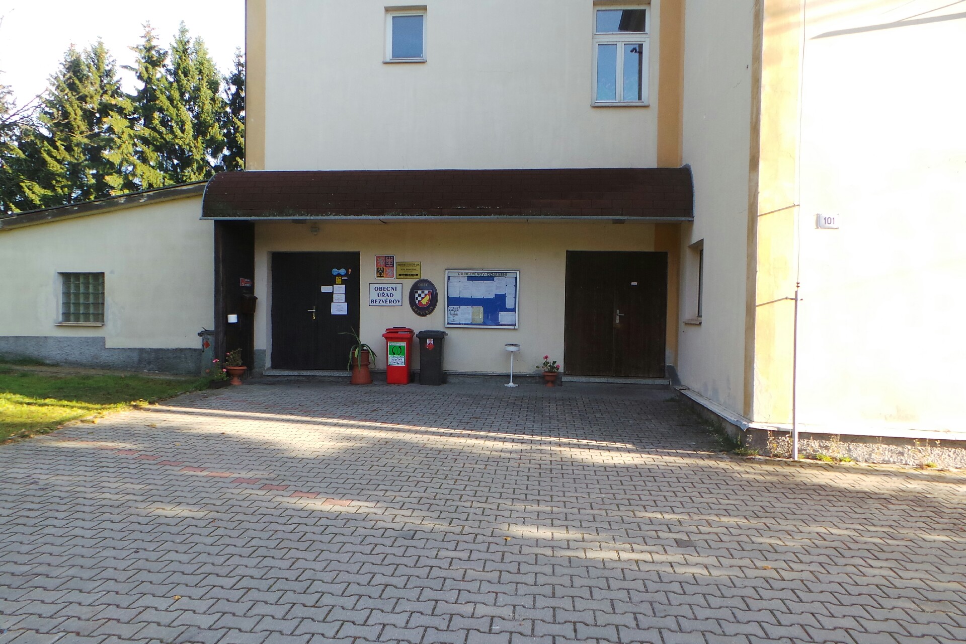 Bezvěrov - obecní úřad