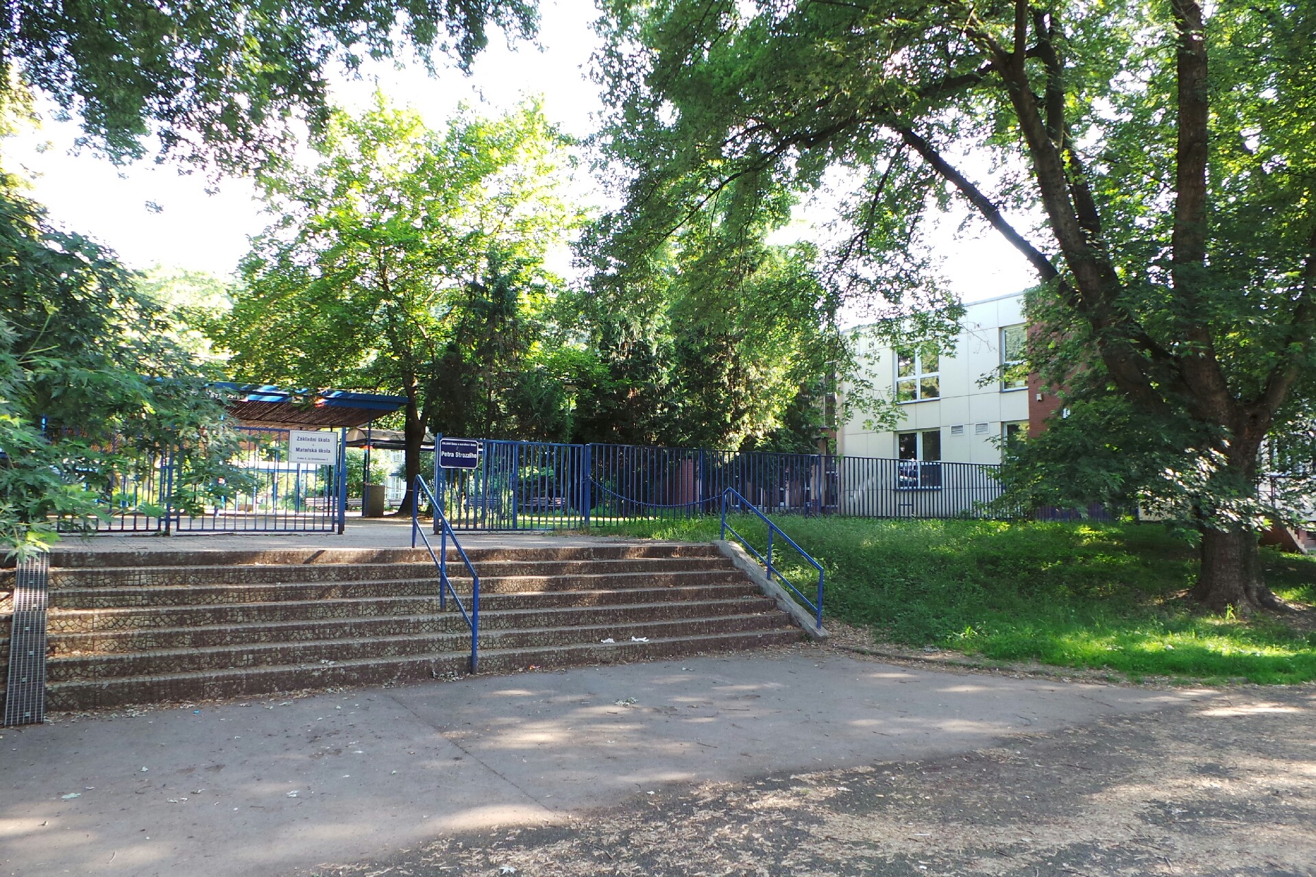 ZŠ a MŠ Petra Strozziho, Praha