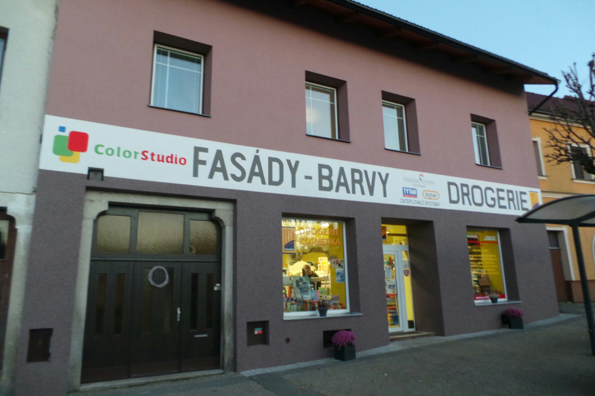 Drogerie TOP - BARVY - FASÁDY