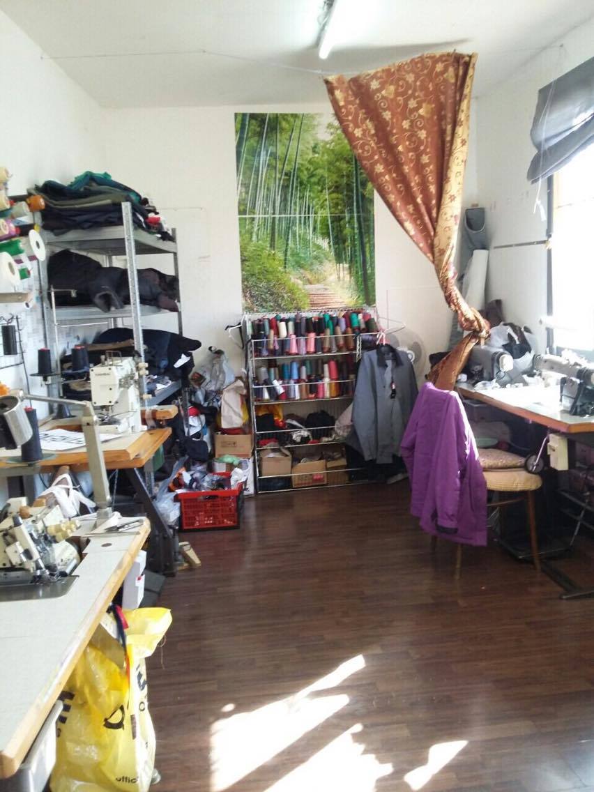 Opravna oděvů Thi Thuy Le foto 3