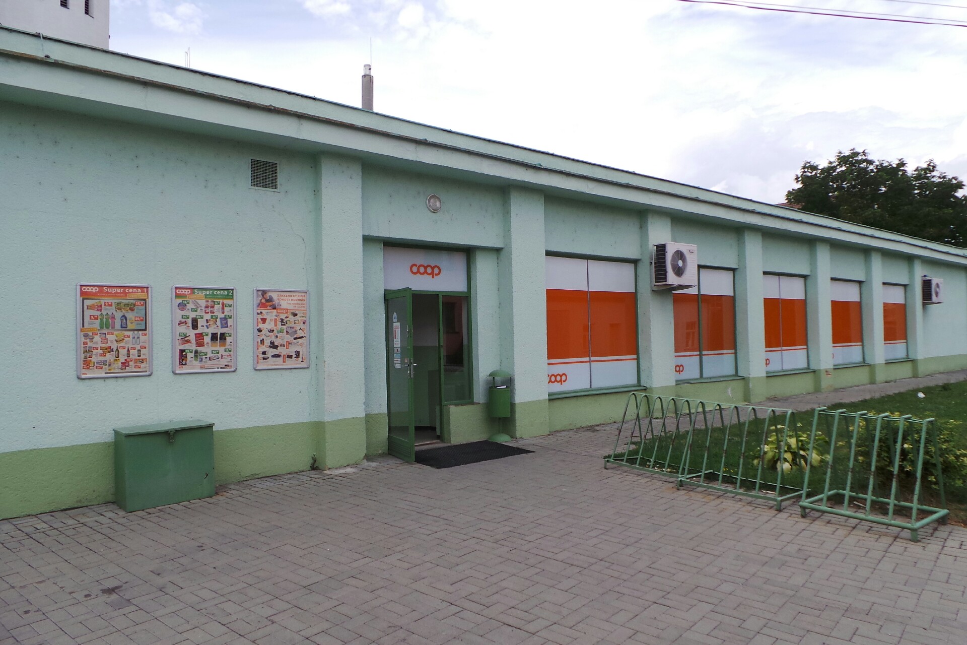 Jednota, spotřební družstvo v Hodoníně - COOP foto 1