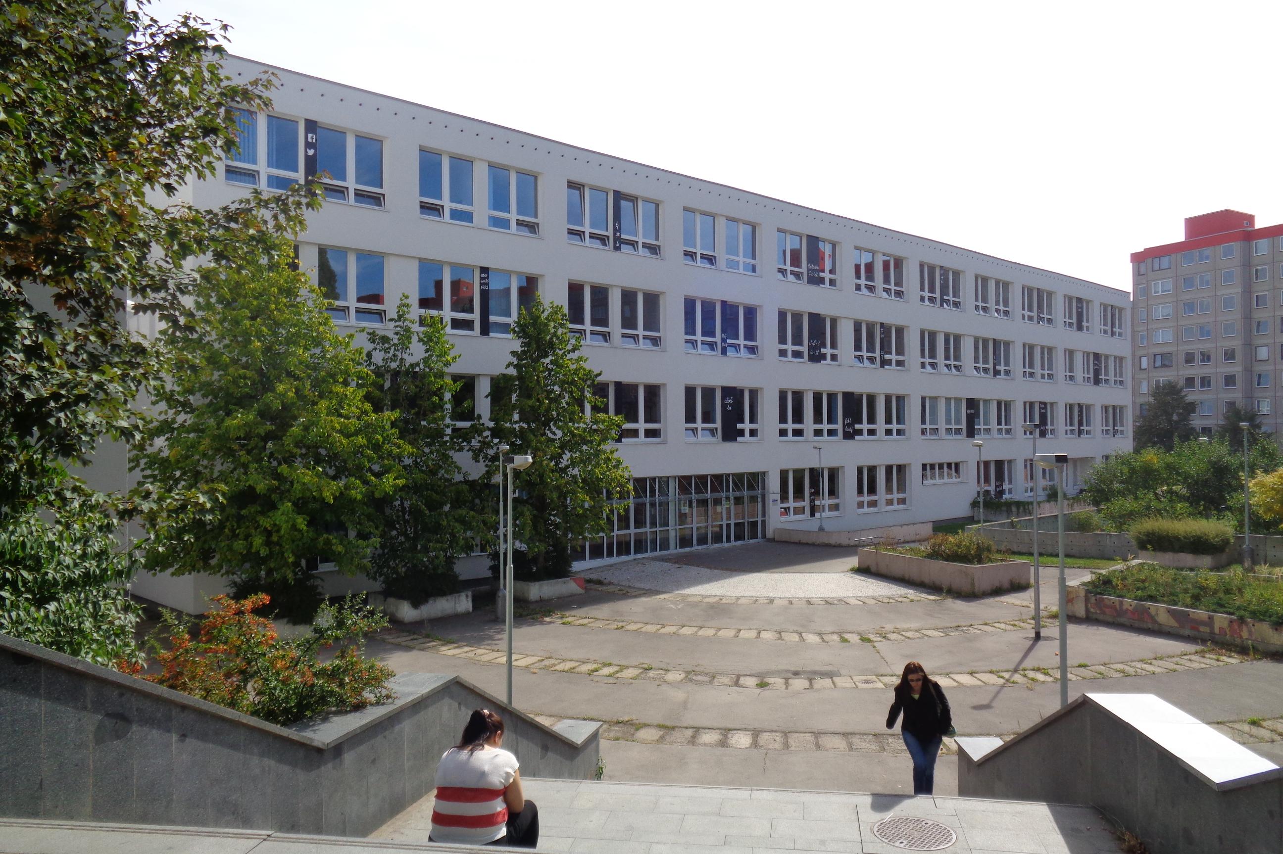 ZŠ Praha 9, Vybíralova