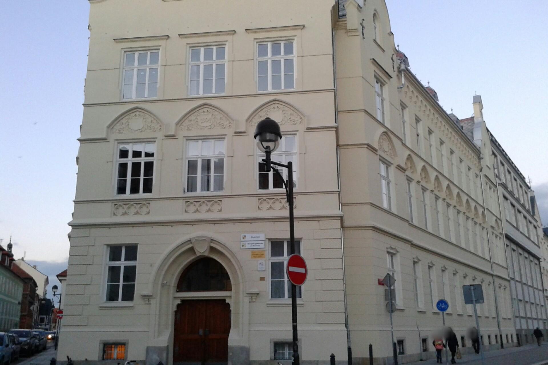 Biskupské gymnázium J. N. Neumanna a Církevní základní škola
