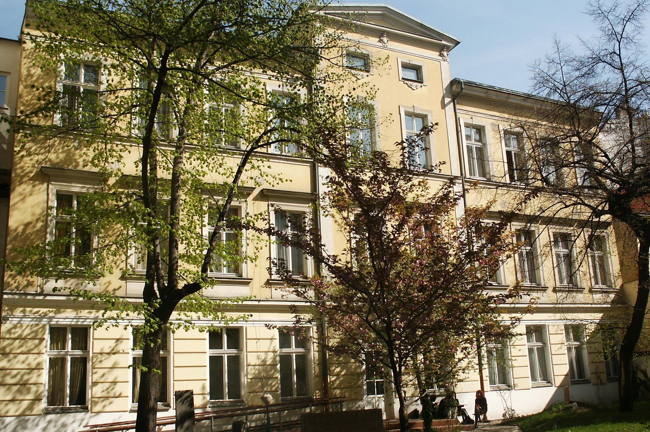 Domov mládeže - JABOK - Vyšší odborná škola sociálně pedagogická a teologická