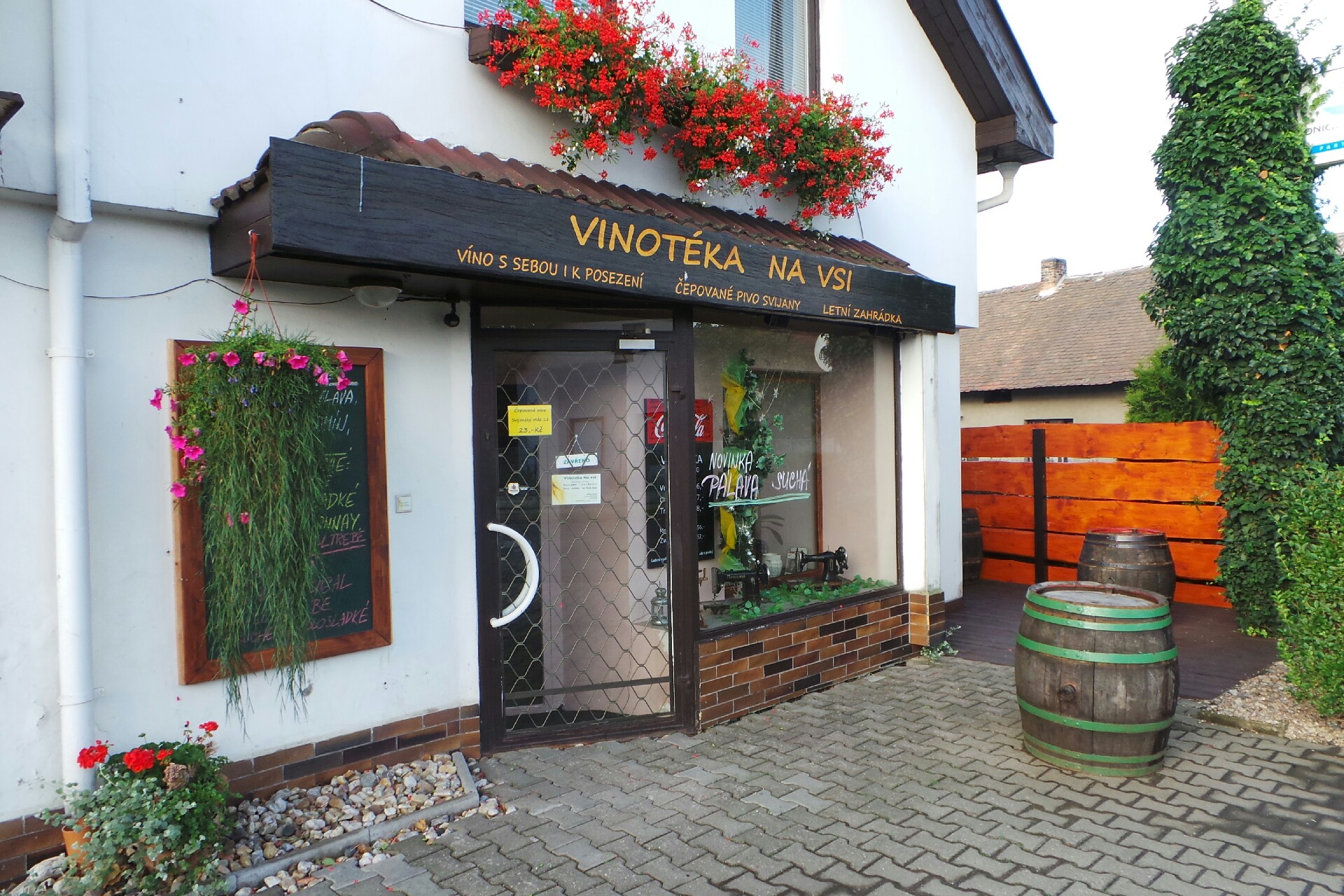 Vinotéka Na vsi foto 2