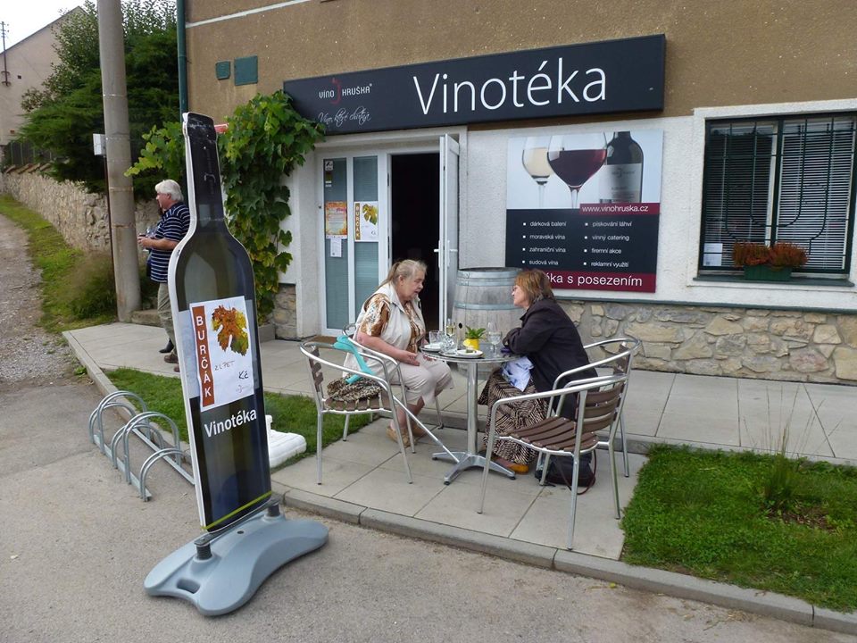 Vinotéka Tetín - Víno Hruška foto 2