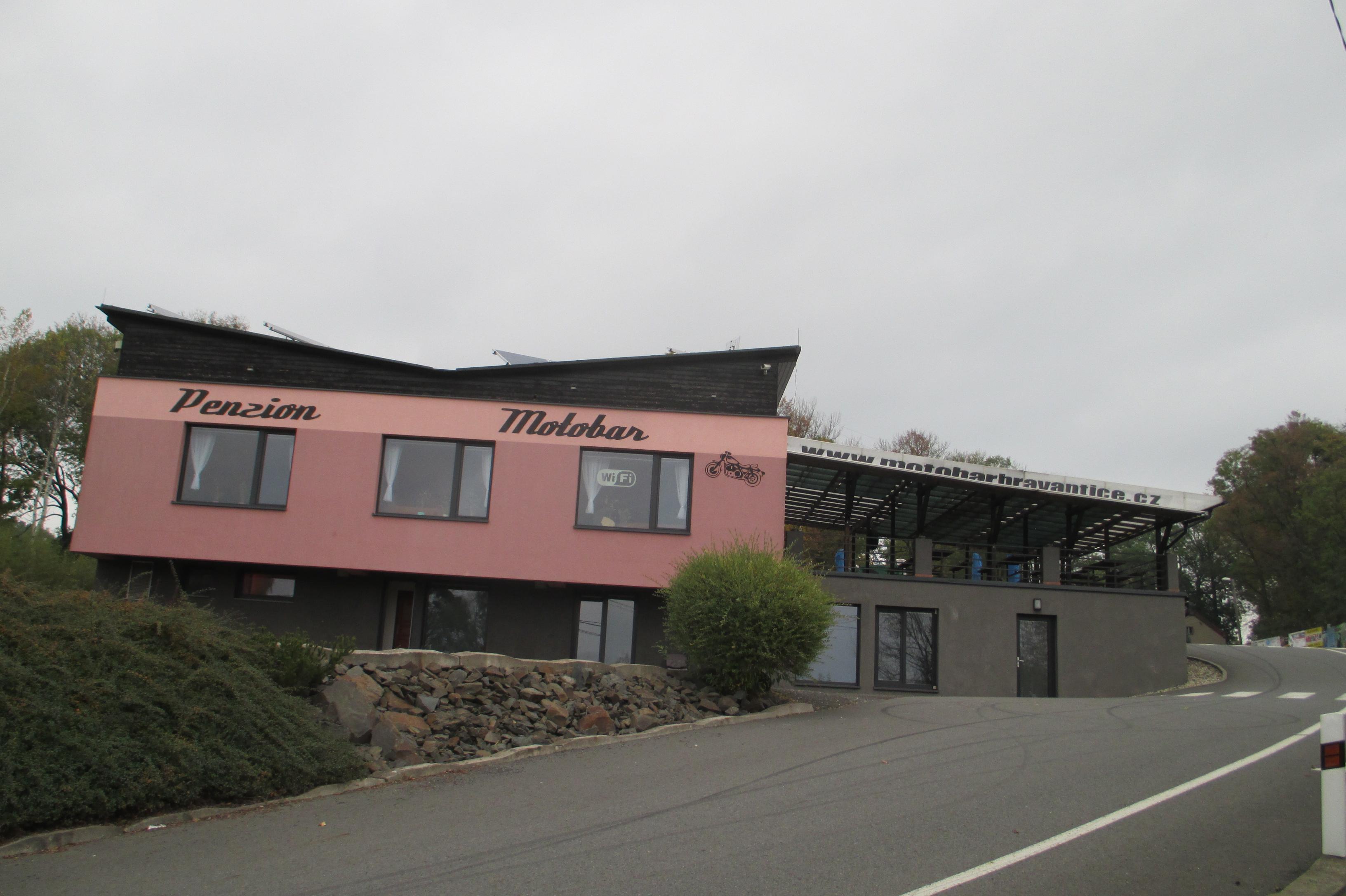 Penzion a motobar Bravantice