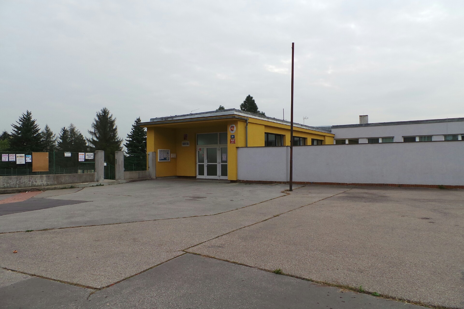 ZŠ Praha 8,  Na Šutce