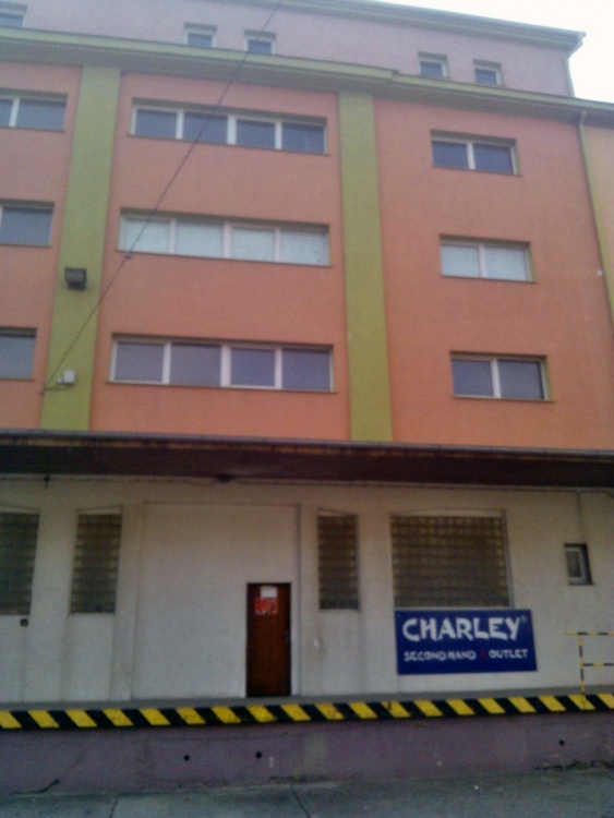 CHARLEY - velkoobchod fashion outlet foto 2
