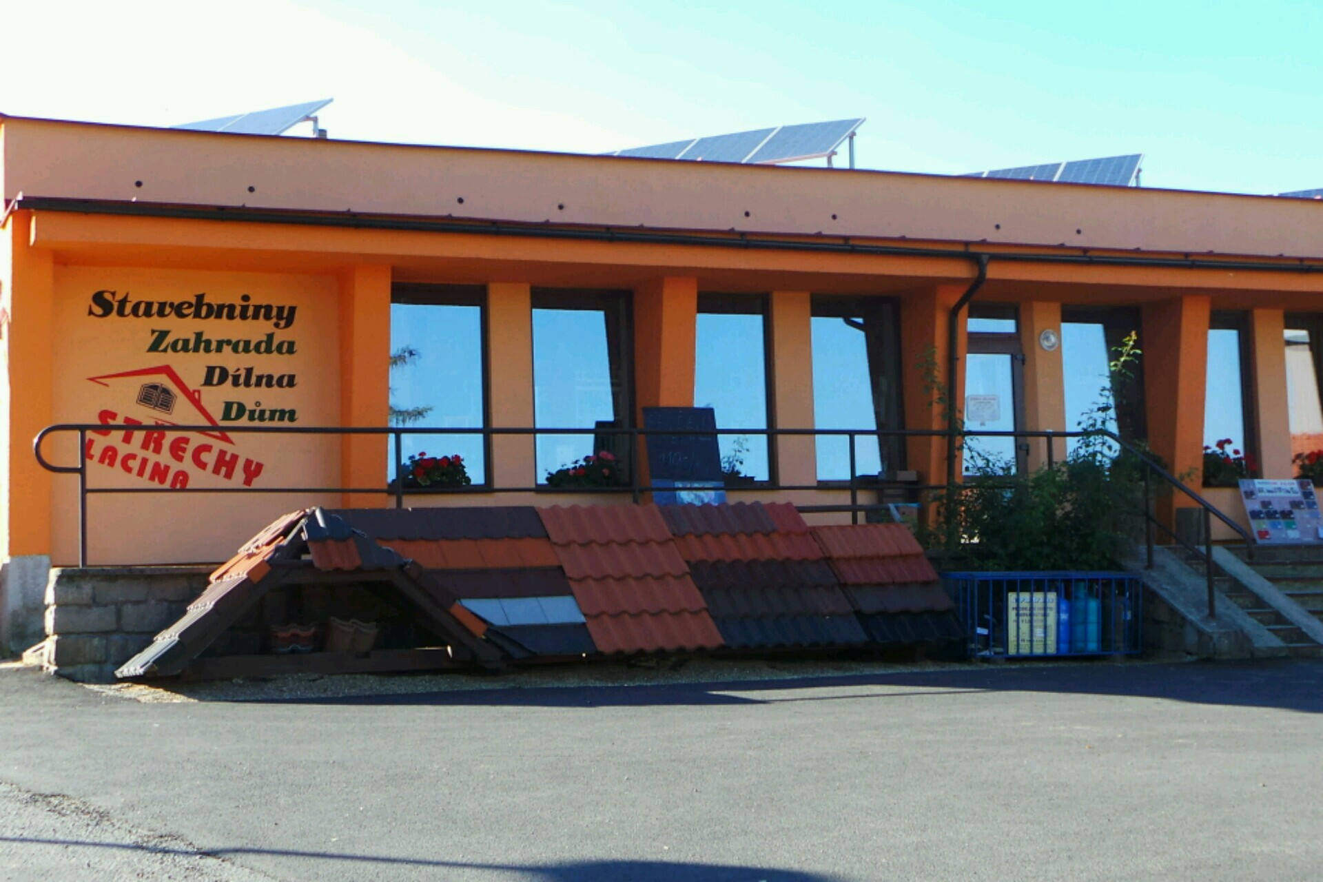 Střechy Lacina - Dům, dílna, zahrada, stavebniny foto 1