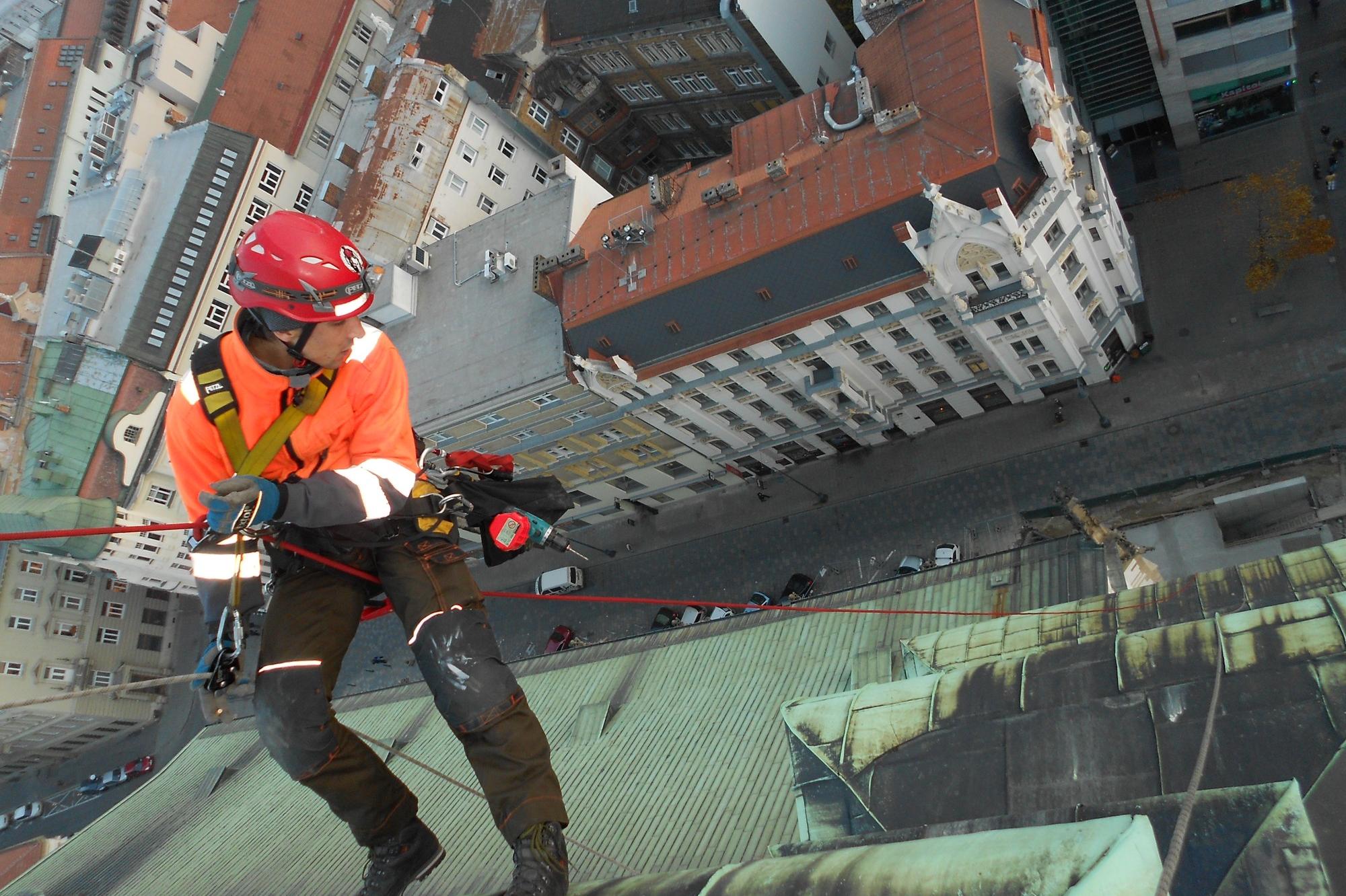 RIVA SERVIS s.r.o. - výškové, stavební a úklidové práce