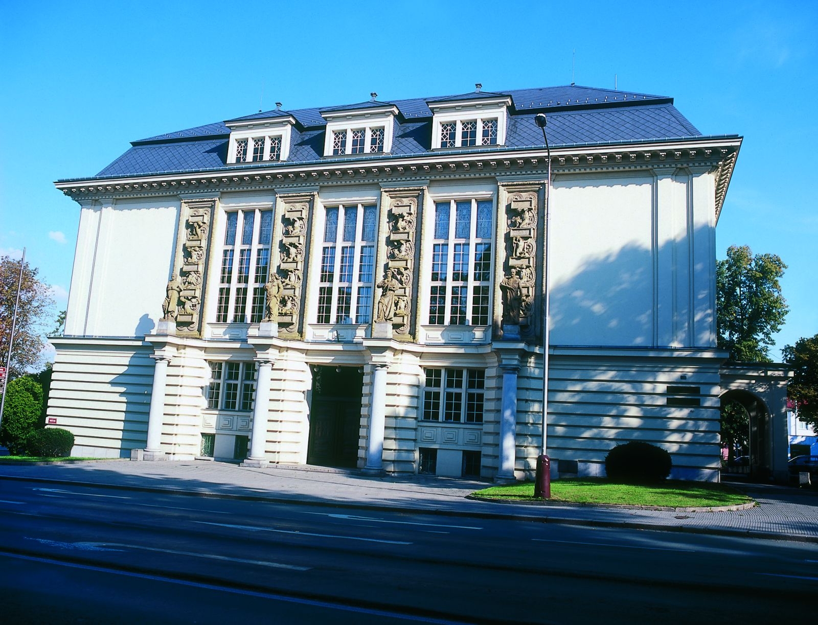 Knihovna Petra Bezruče v Opavě