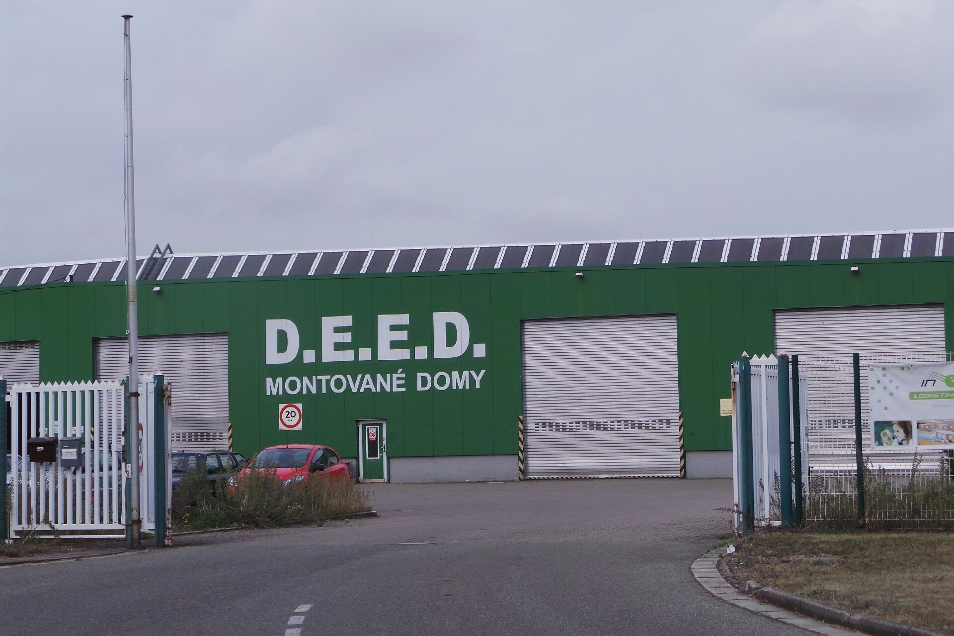 D.E.E.D. MONTOVANÉ DOMY