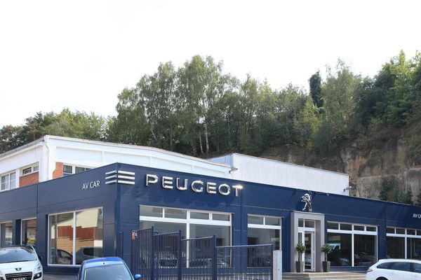 AV CAR - Prodej a servis vozů Peugeot foto 1
