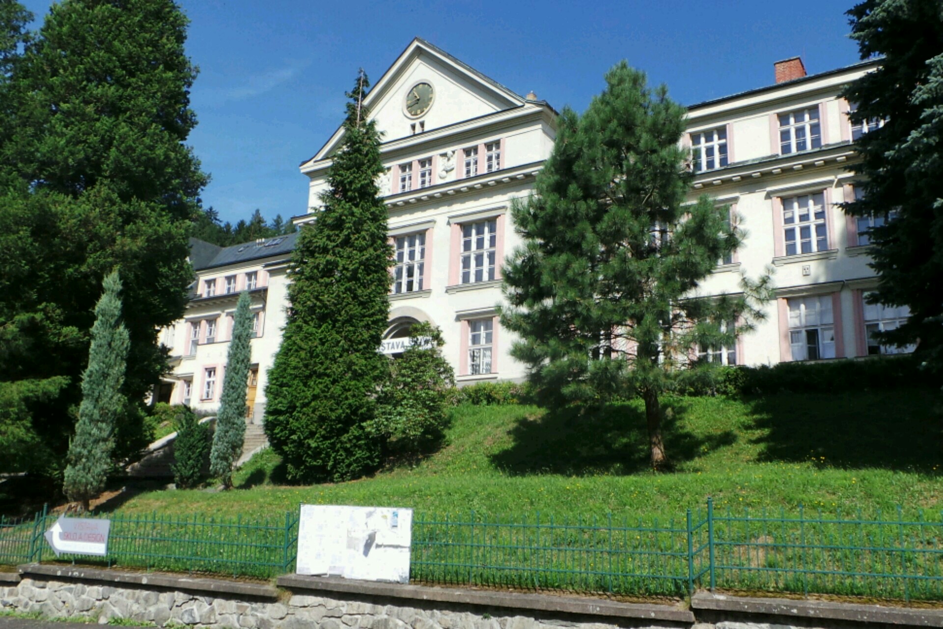 SUPŠ sklářská Železný Brod - knihovna