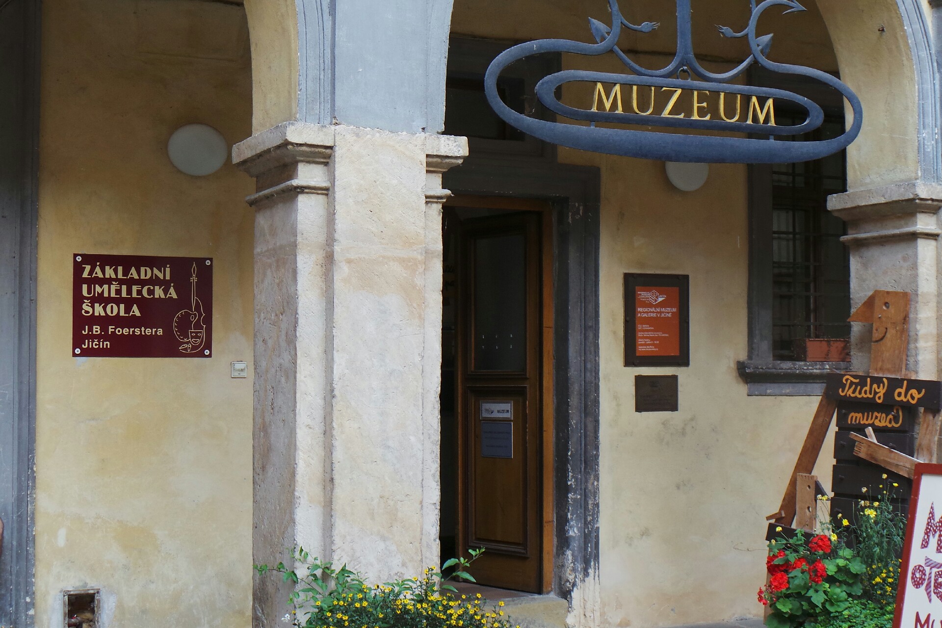 Základní umělecká škola J. B. Foerstera, Jičín, Valdštejnovo náměstí 1