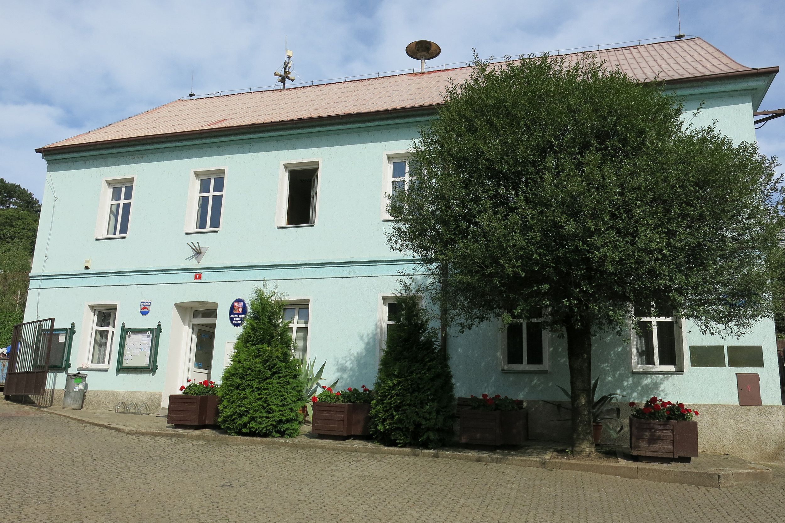 Dolní Zálezly - obecní úřad