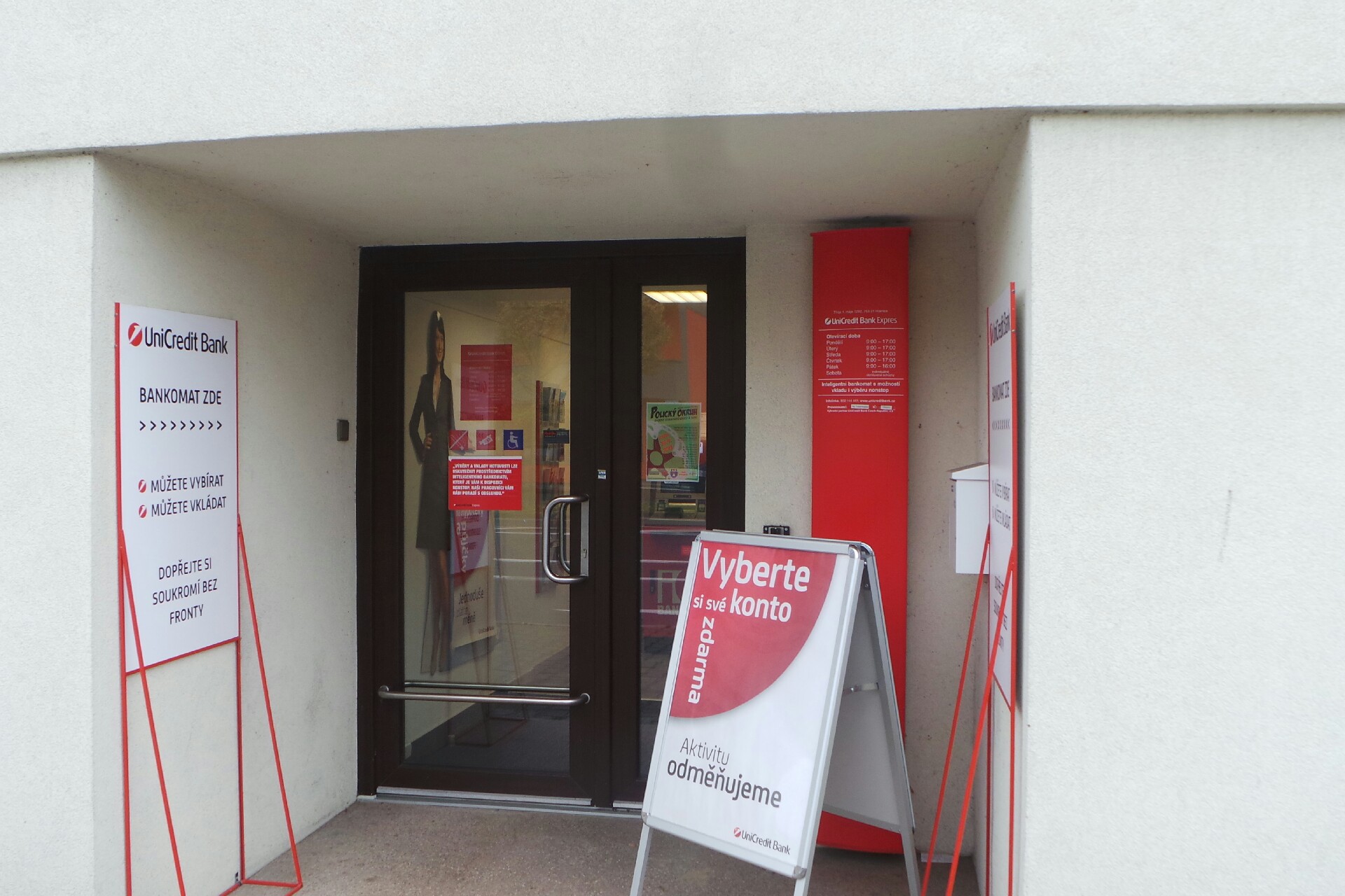 Bankomat UniCredit Bank Czech Republic foto 2