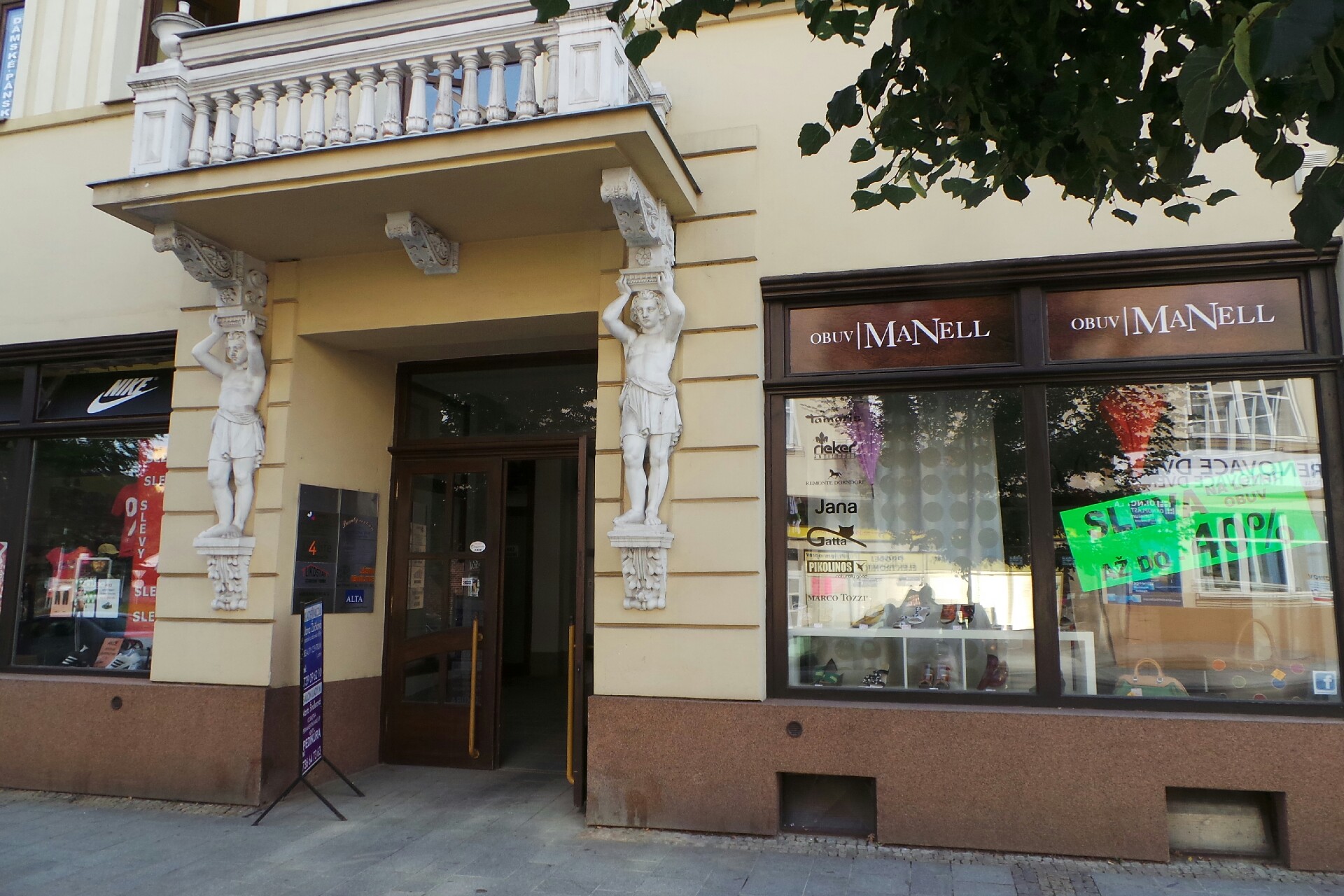 b 4 life finance, s.r.o.