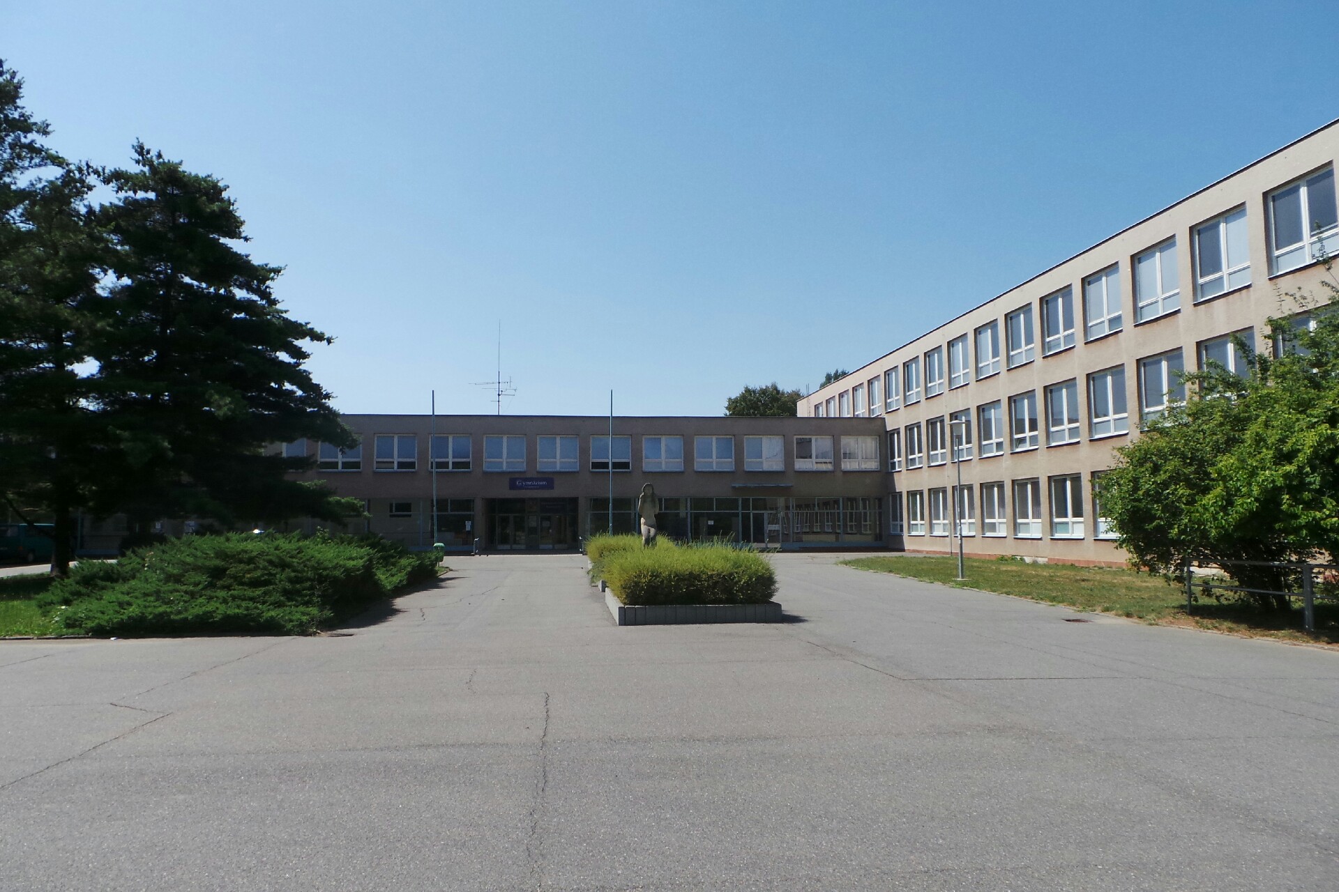 Gymnázium Pardubice, Mozartova