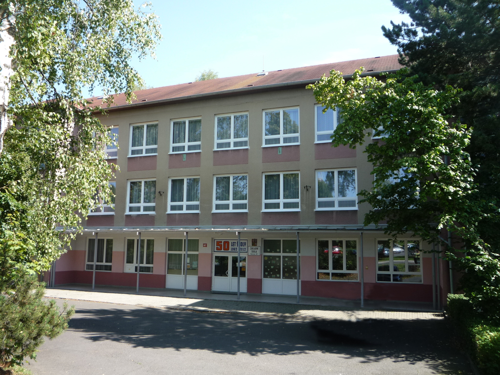 ZŠ Chodov, Školní