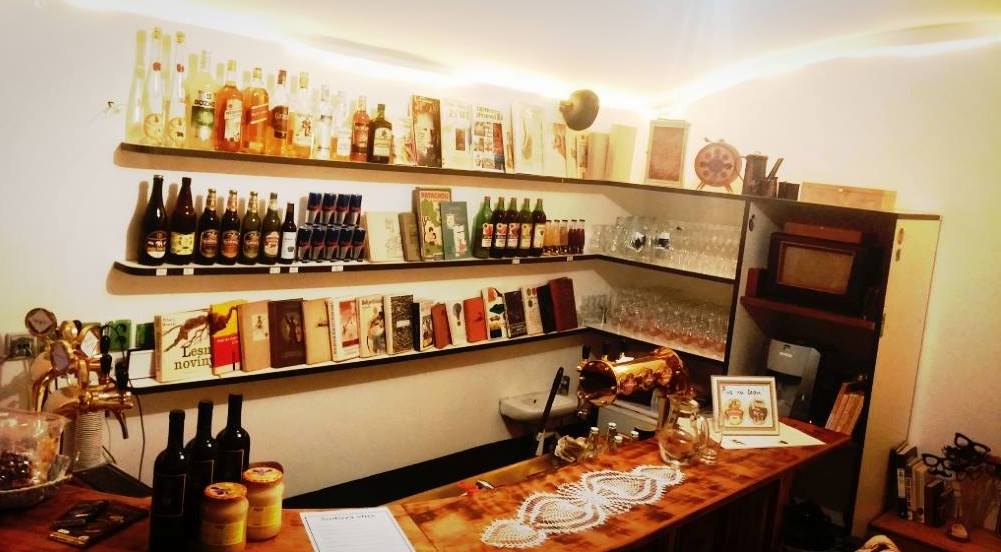 Bar Behind the Curtain foto 2