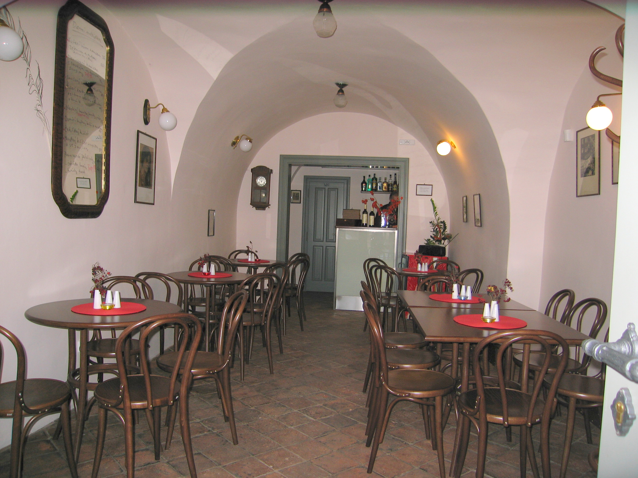 Restaurace-kavárna Jenom tak... foto 4