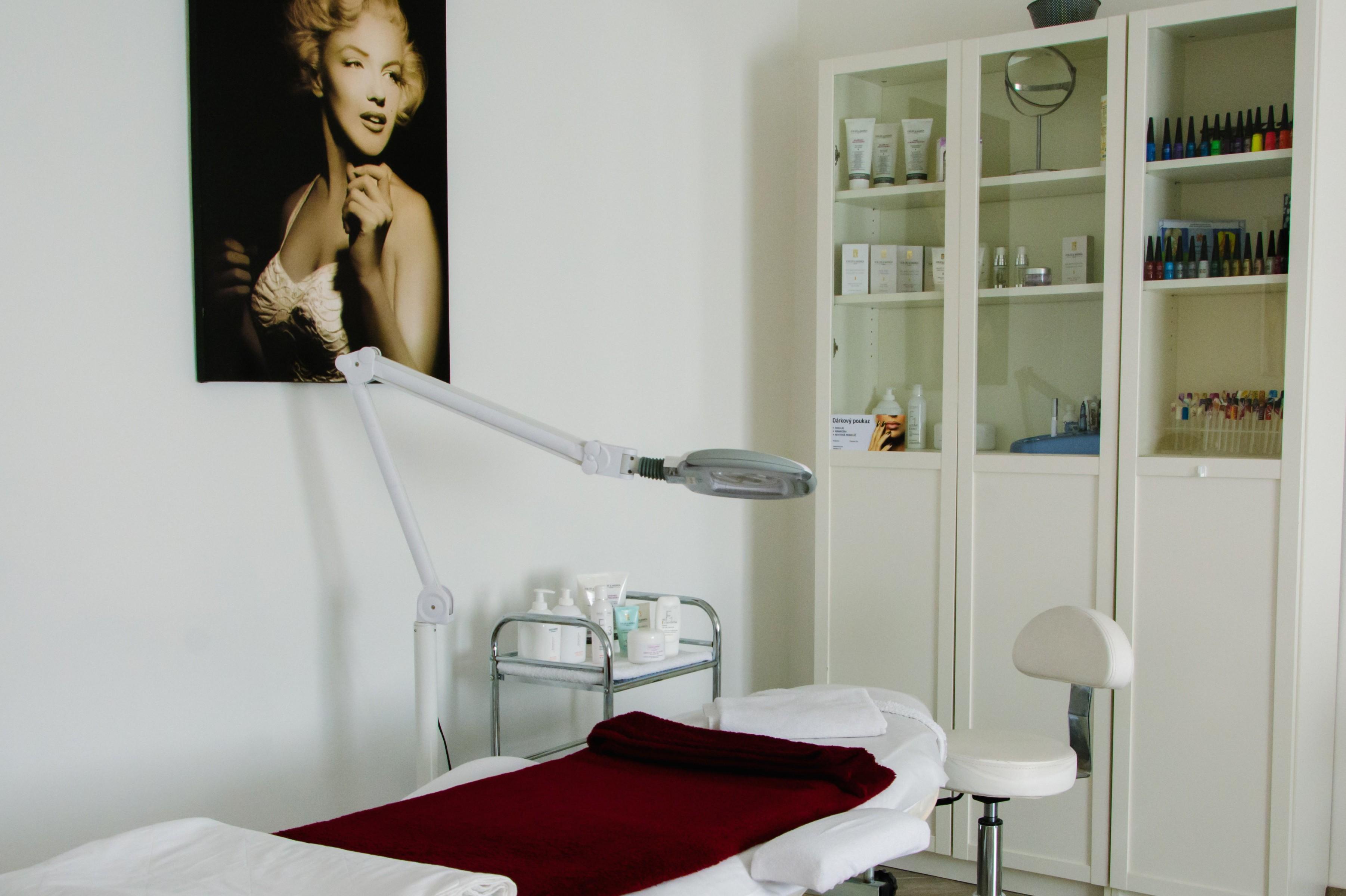 Nehtová modeláž, kosmetika - Jana Holečková