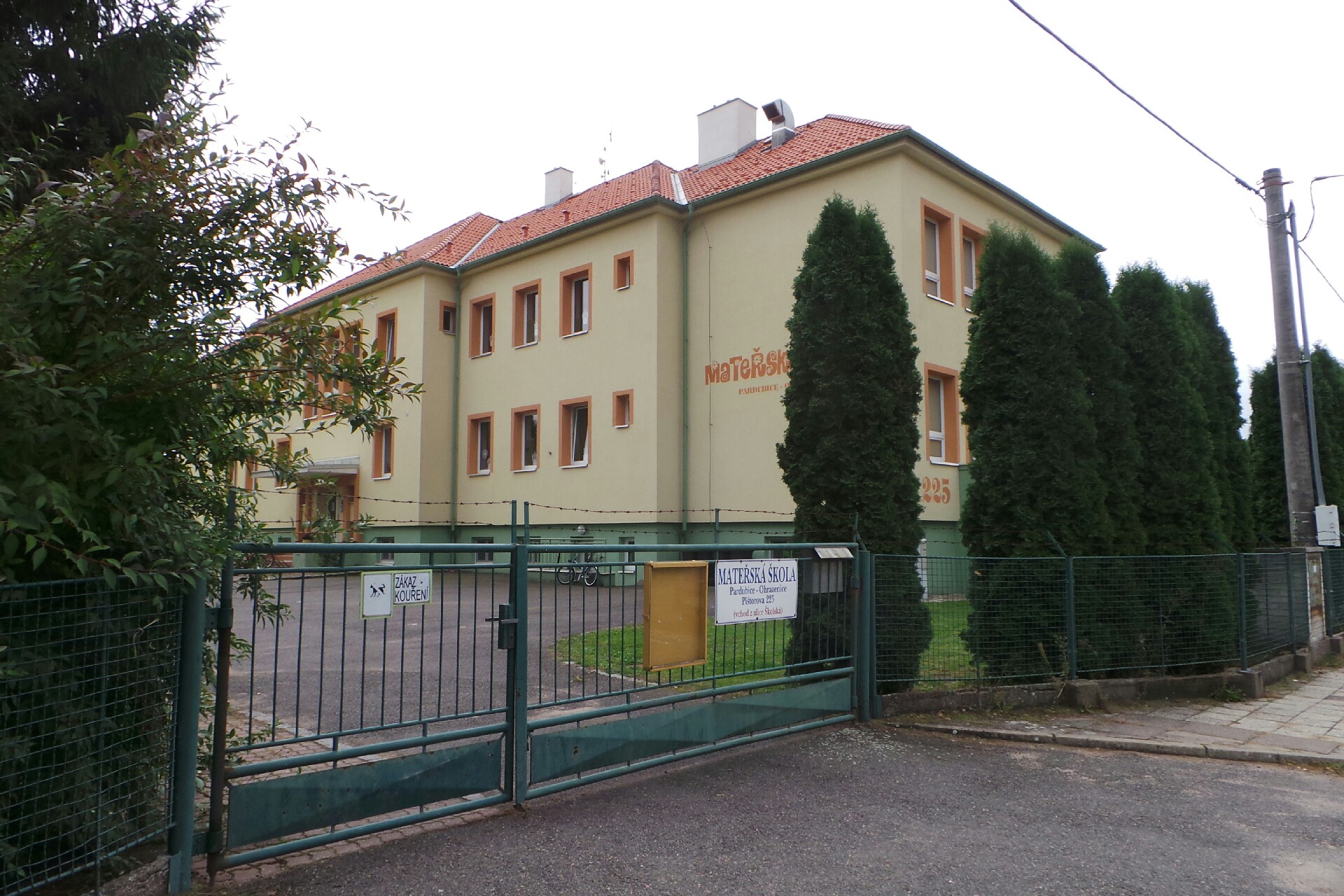 Mateřská škola Pardubice-Ohrazenice, Školská 225