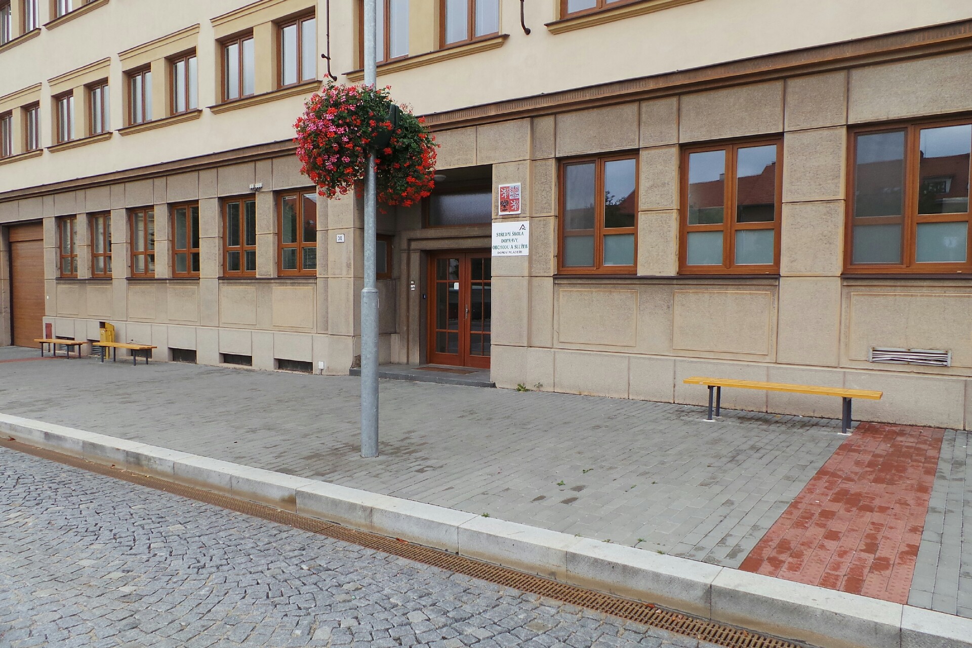 SŠ dopravy, obchodu a služeb - domov mládeže