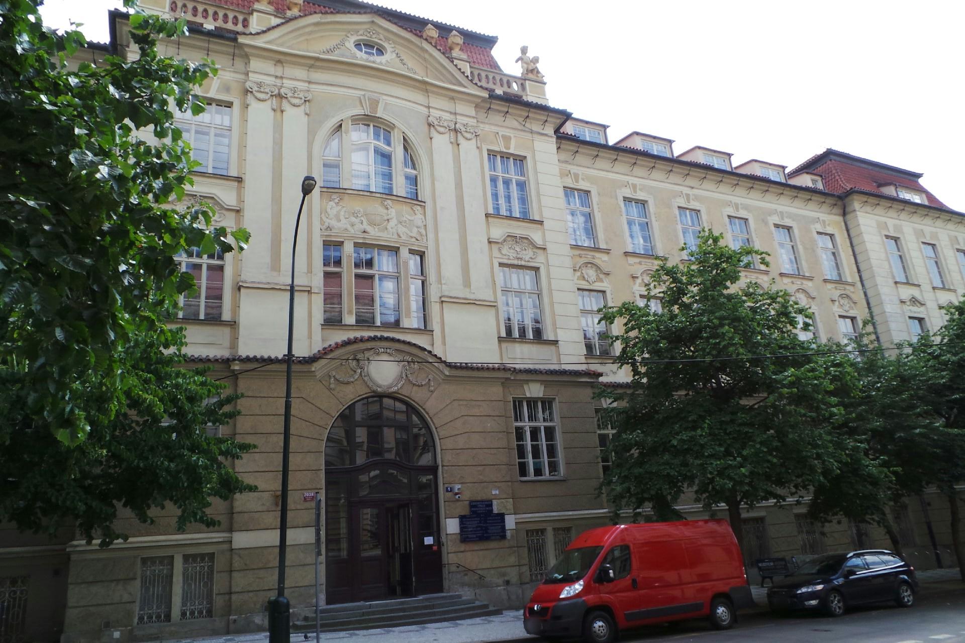 Ústav geochemie, mineralogie a nerostných zdrojů Přírodovědecké fakulty - Univerzita Karlova