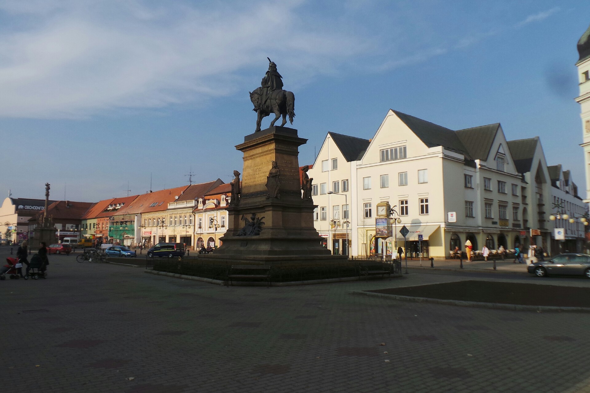 Památník krále Jiřího z Poděbrad foto 2