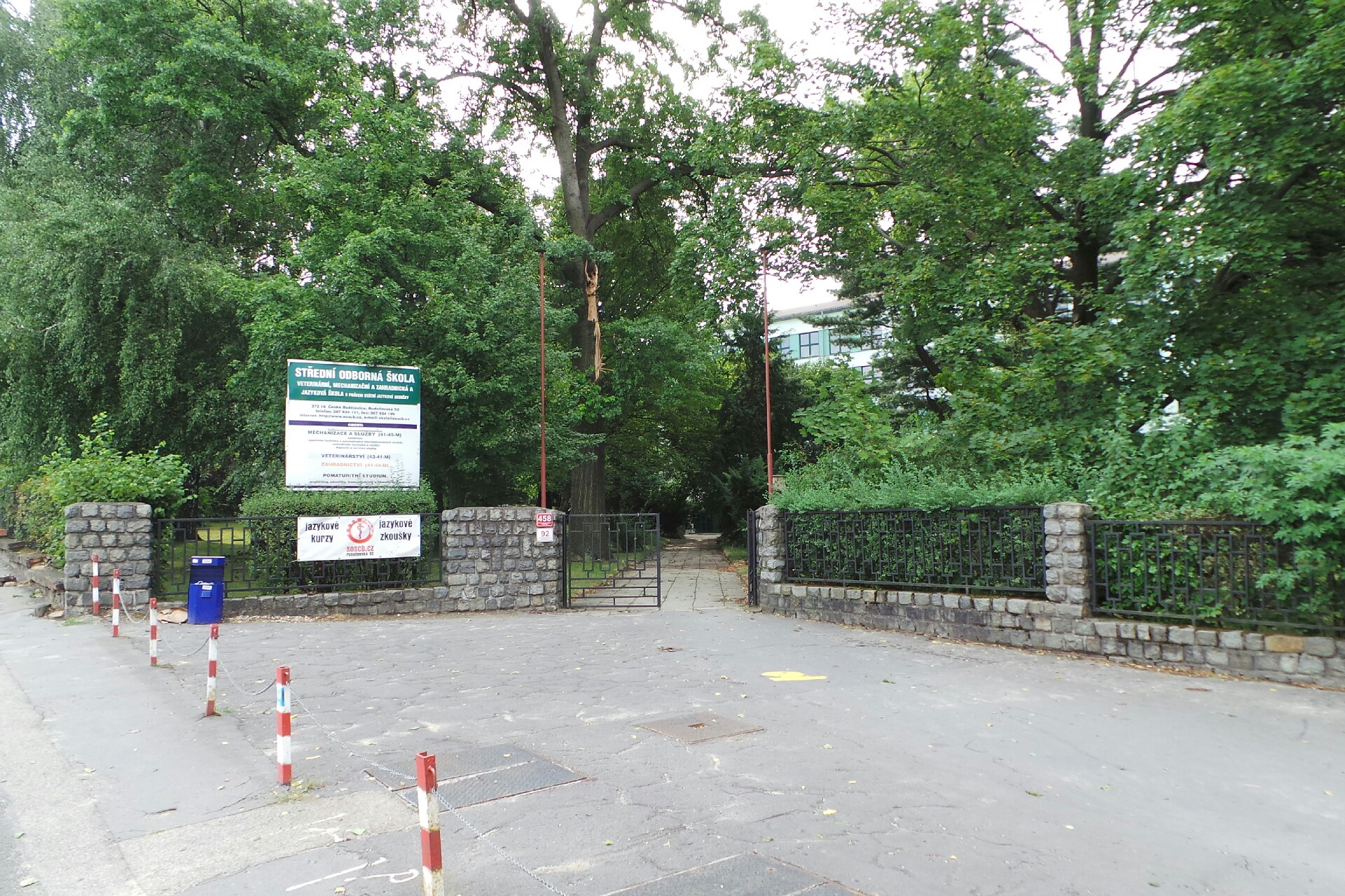 SOŠ veterinární, mechanizační a zahradnická a Jazyková škola s právem státní jazykové zkoušky - domov mládeže