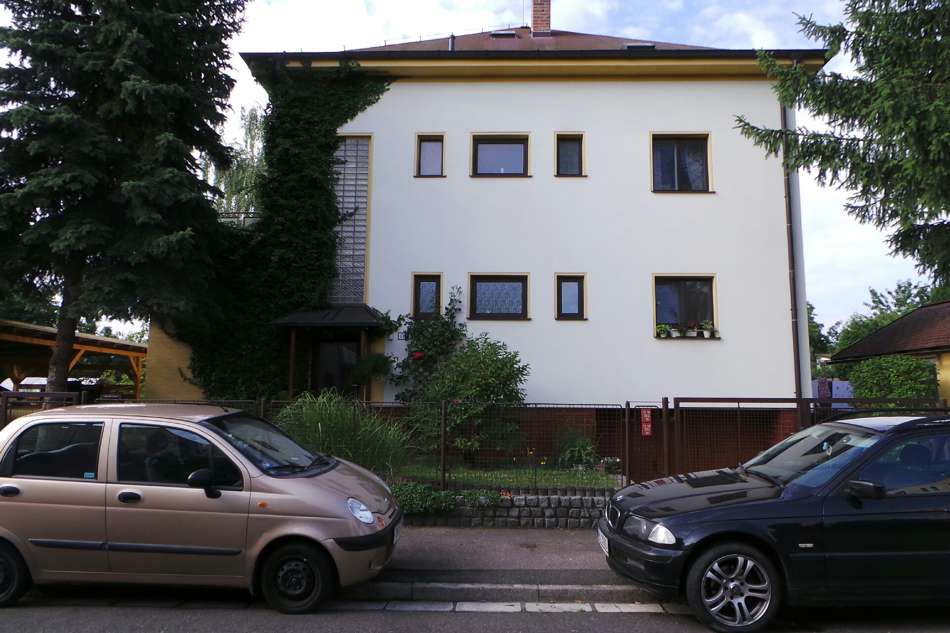 Hradecká servisní - lakýrnictví, natěračství