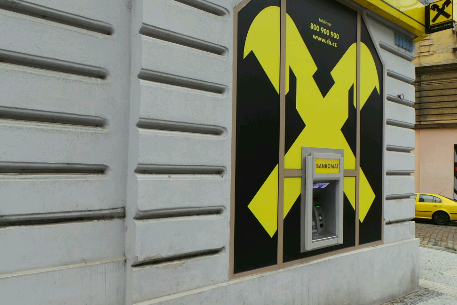 Raiffeisenbank - bankomat