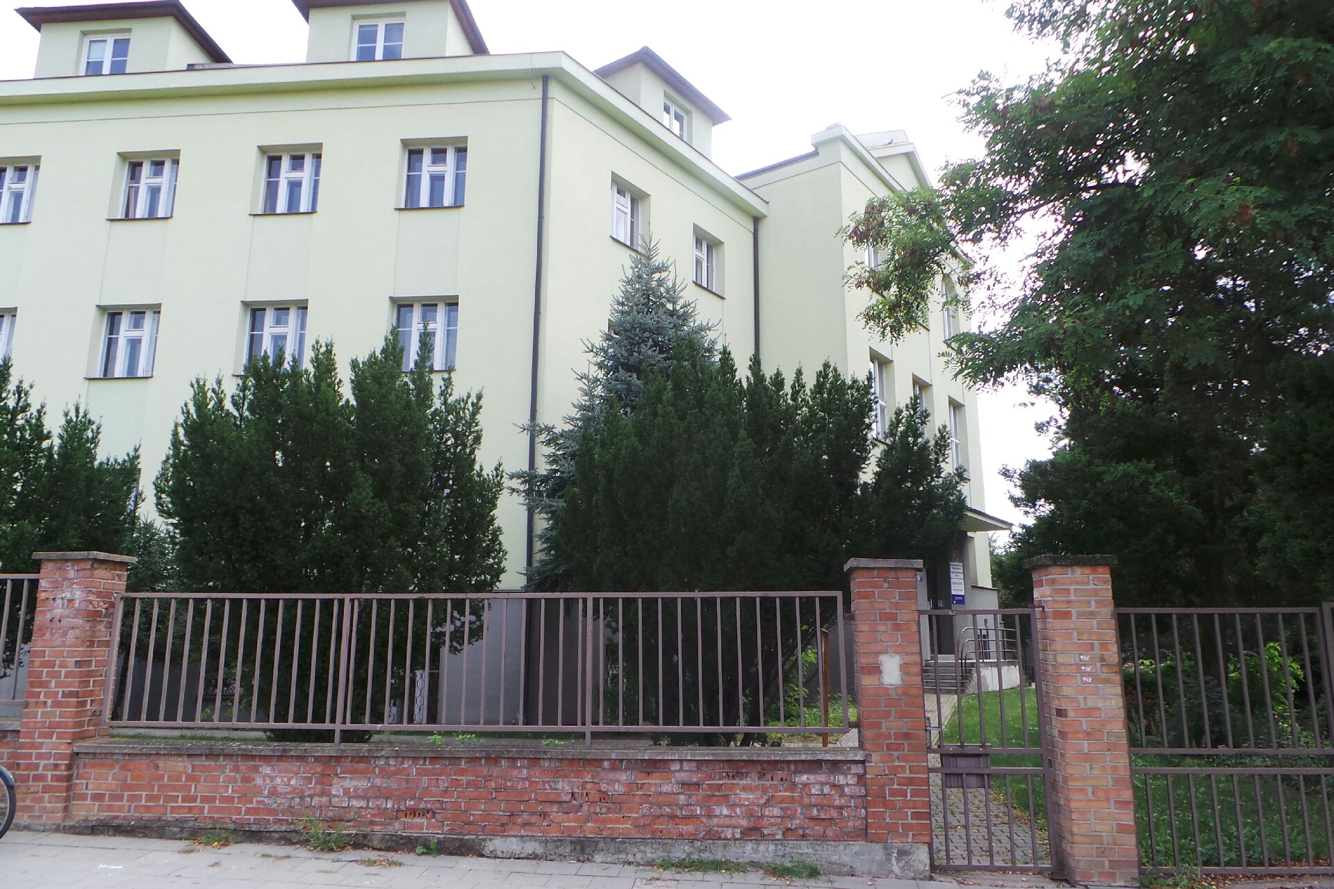 Vyšší odborná škola  zdravotnická a Střední zdravotnická škola, Hradec Králové - domov mládeže