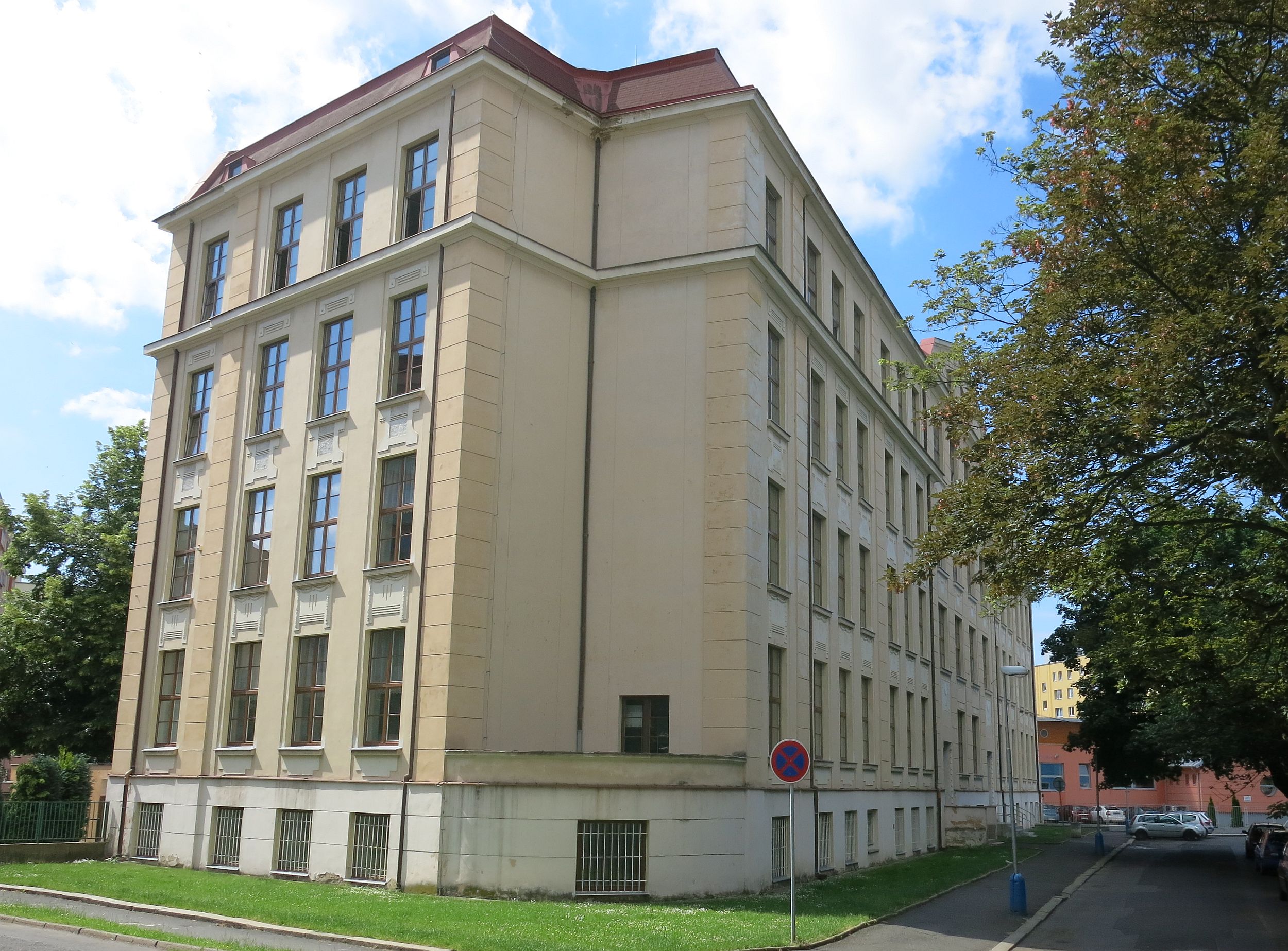 Hotelová škola, Obchodní akademie a Střední průmyslová škola, Teplice foto 2