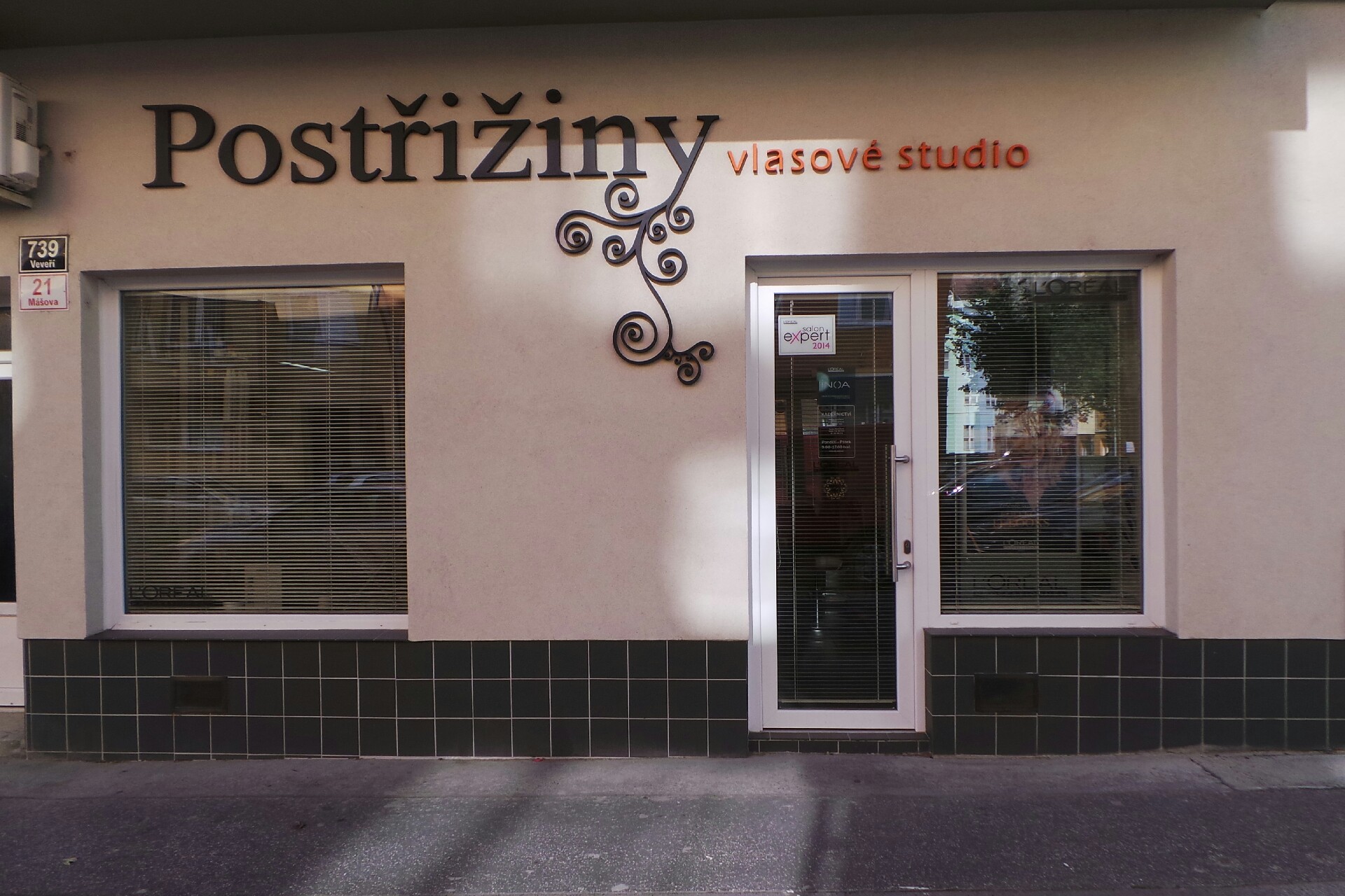 Vlasové studio Postřižiny - Magda Zavřelová