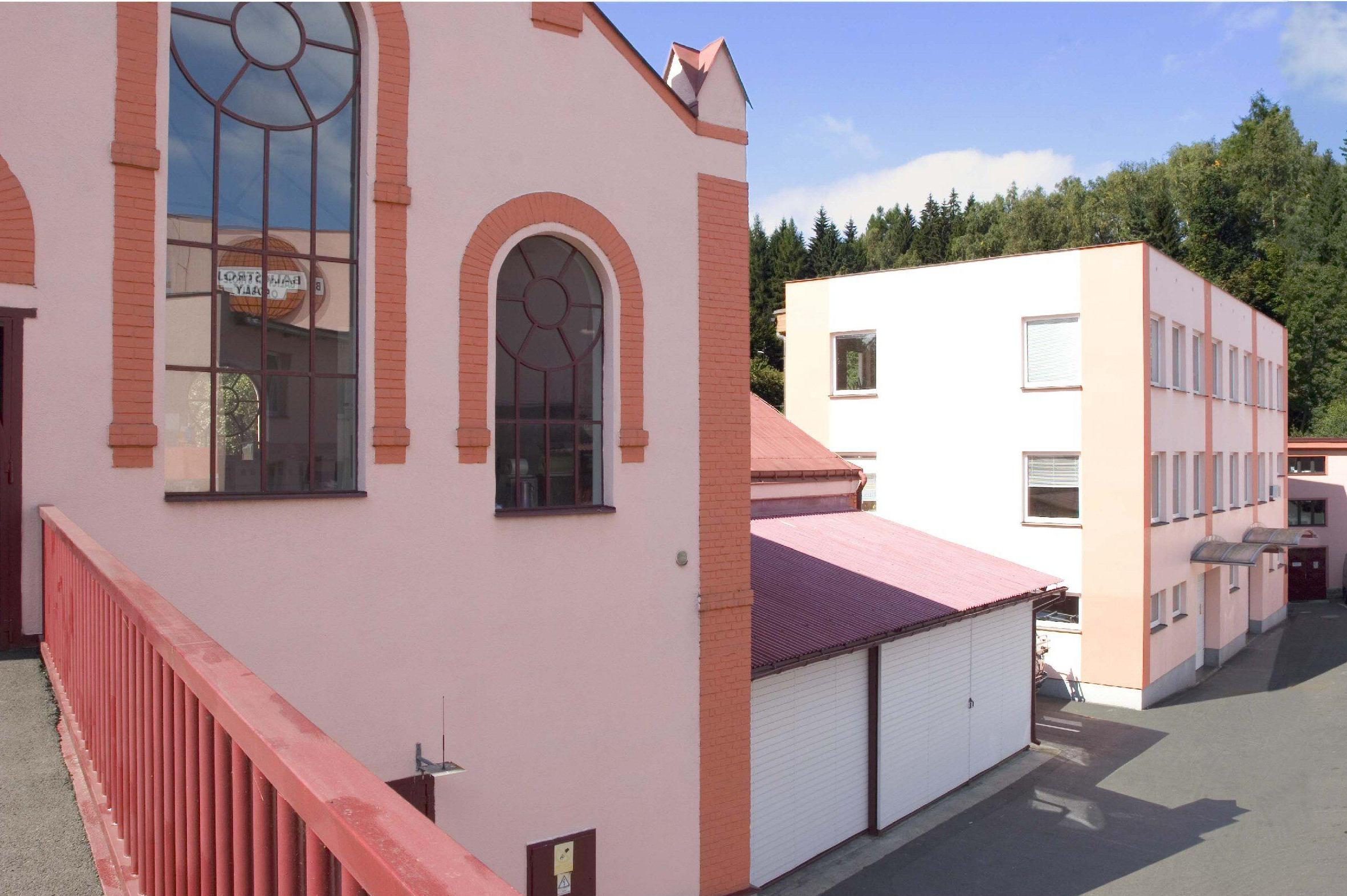 TECHNOLOGY - balicí stroje, obalové materiály