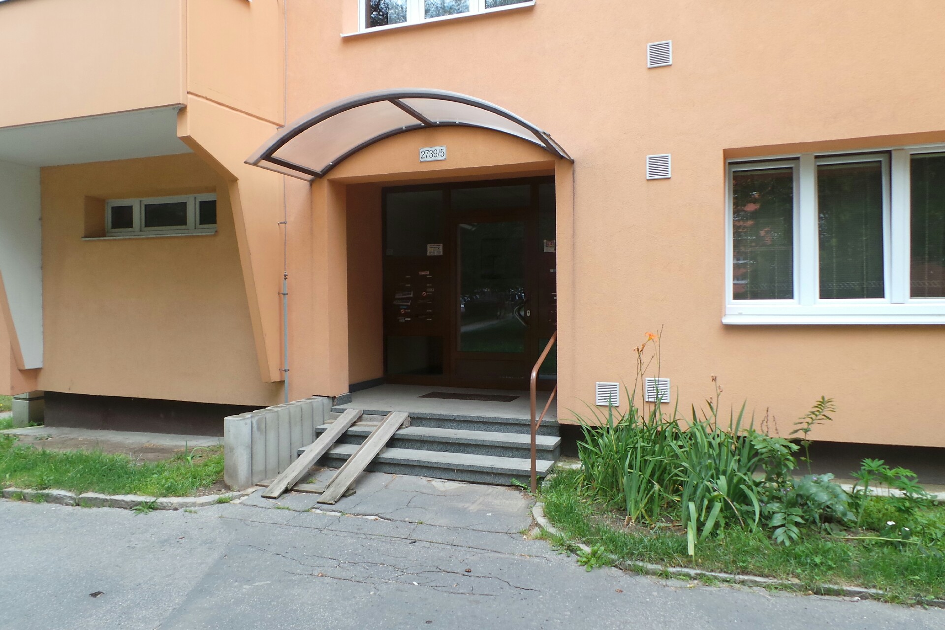 V. Racek - obchod a služby, s.r.o.