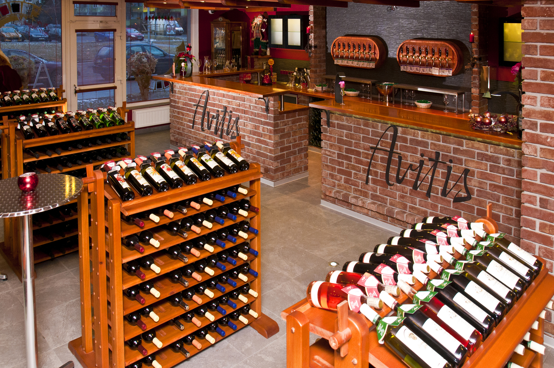 4. OLOMOUCKÁ VINOTÉKA foto 2