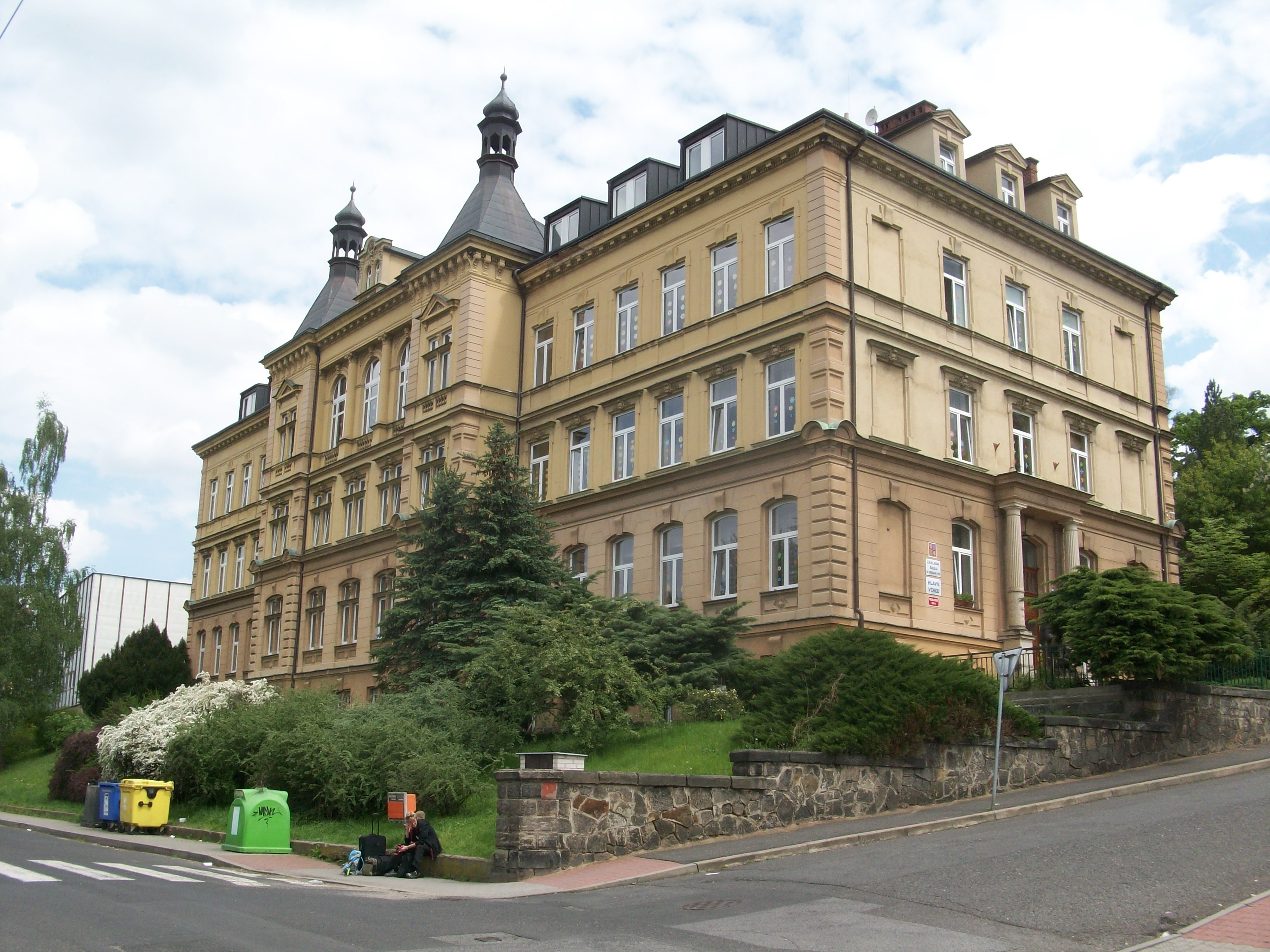 Základní škola Dr. Miroslava Tyrše Děčín II, Vrchlického 630/5