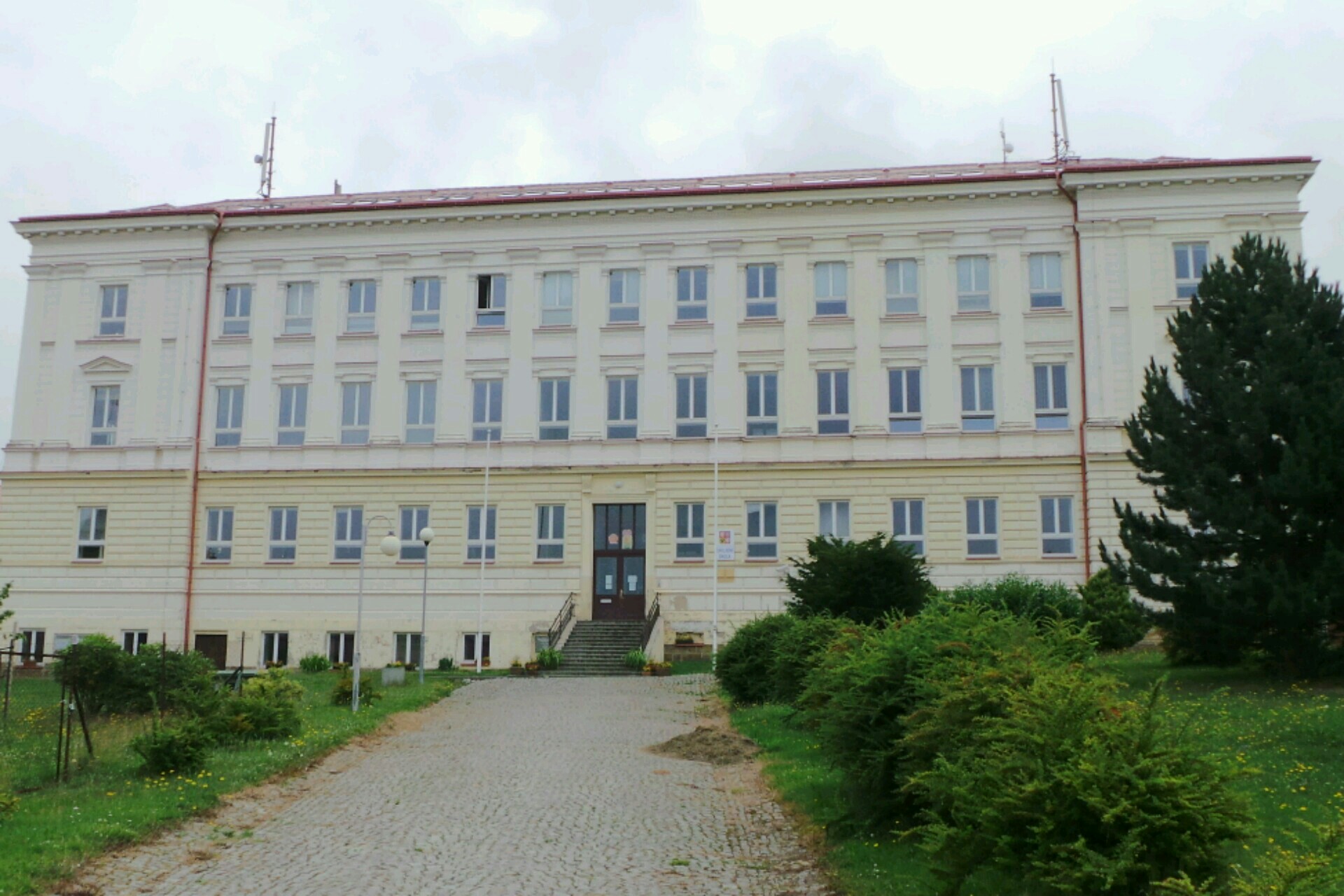 Základní škola a mateřská škola, Kamenický Šenov, nám. Míru 616