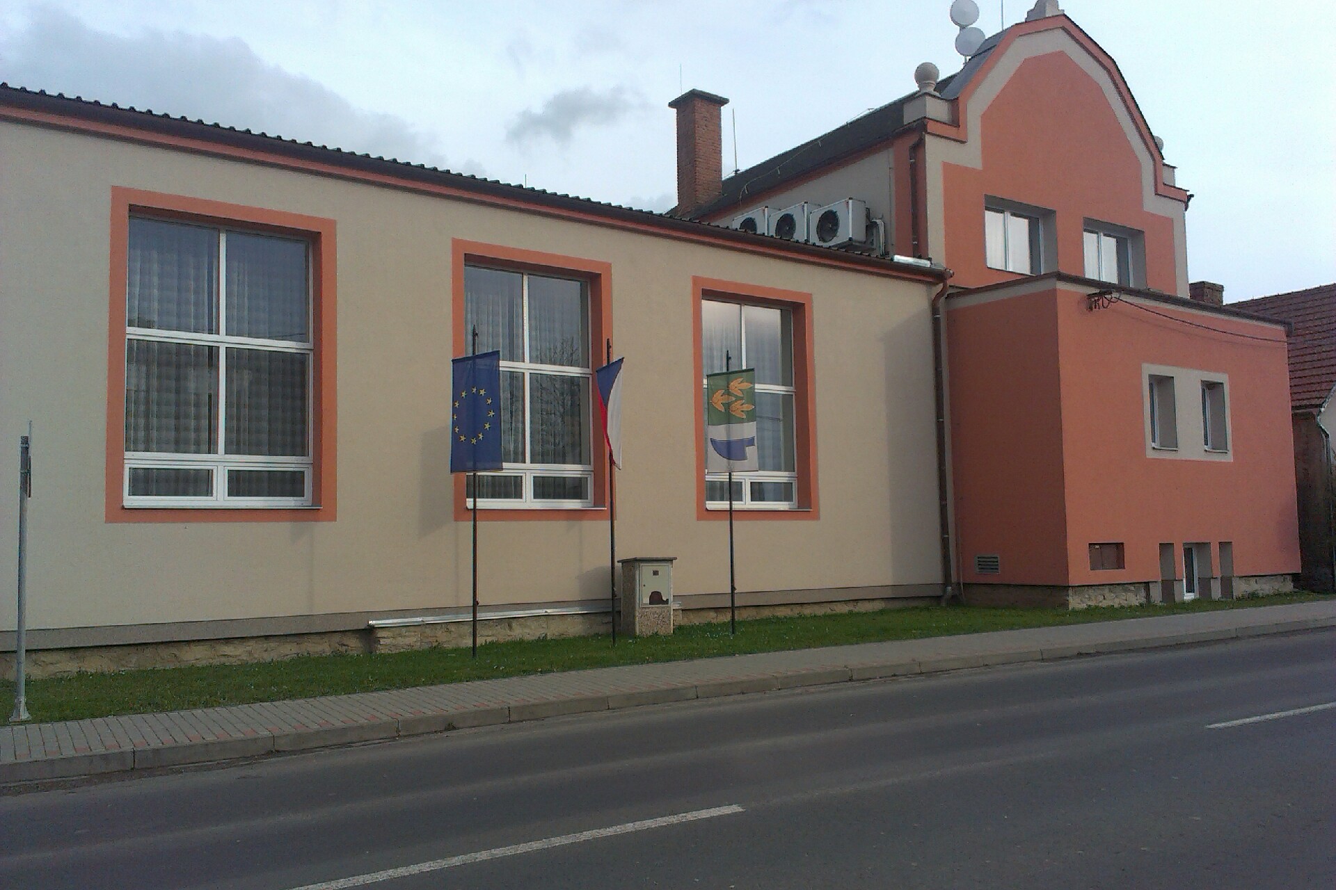Leština - obecní úřad foto 2