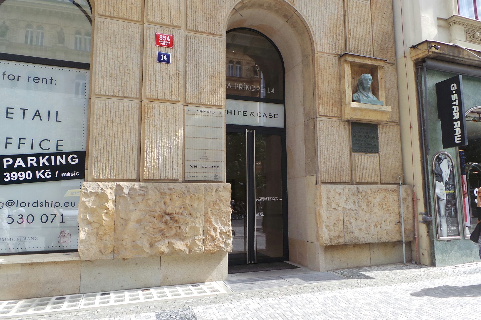 Mgr. Eva Svobodová White & Case