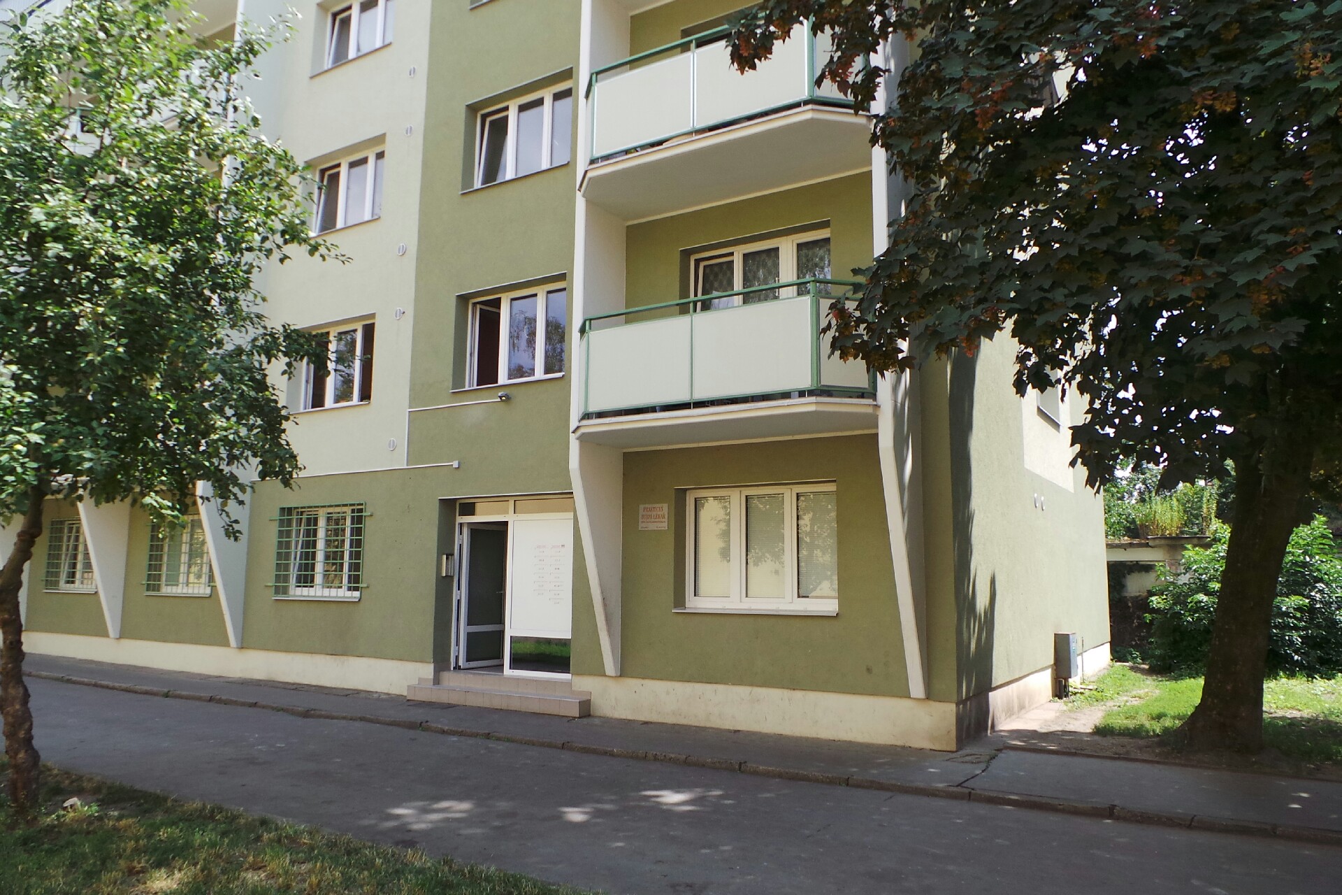 MUDr. Eva Dosedělová Kvíčalová