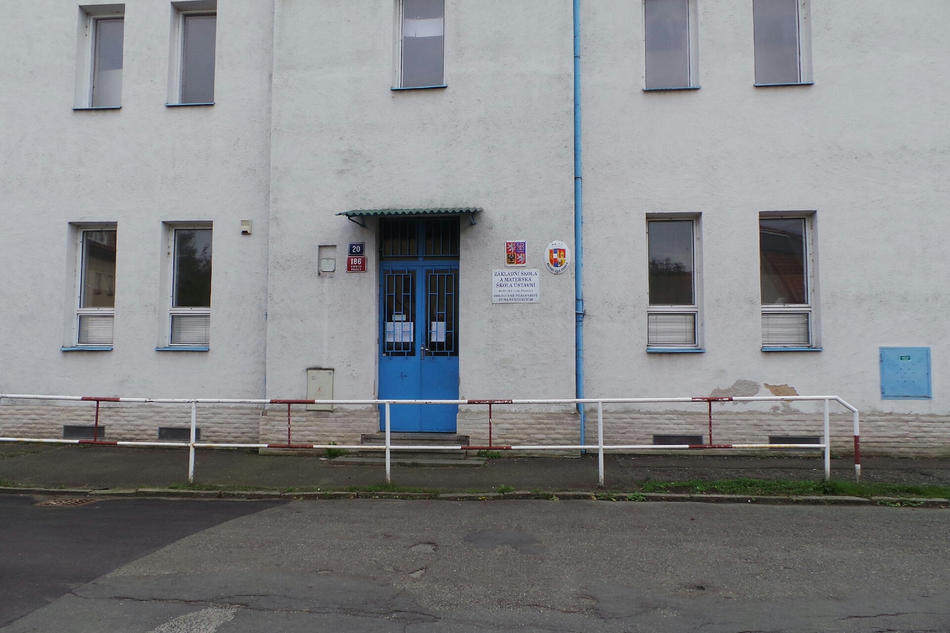 Základní škola a mateřská škola Ústavní, Praha 8, Hlivická 1